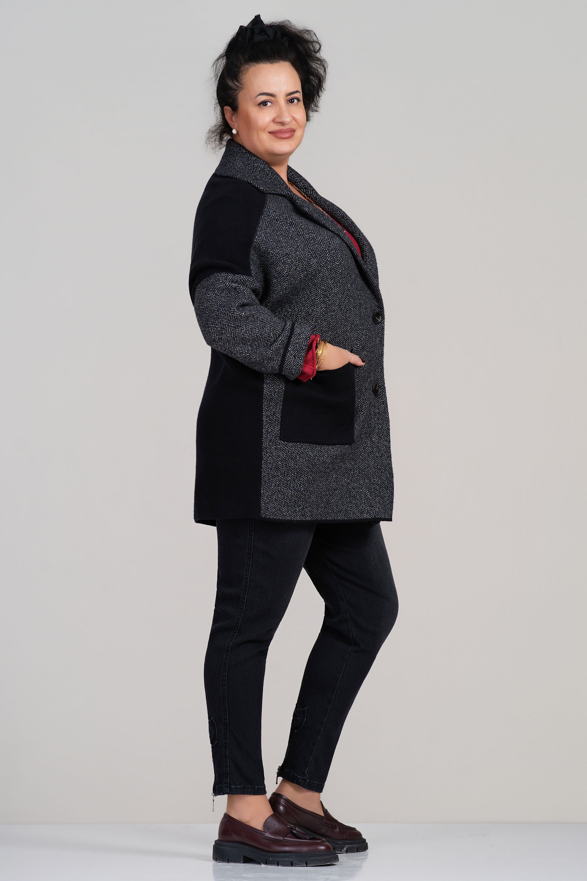 МАКСИ палто от плетиво в черно-бял меланж и контрастни джобове