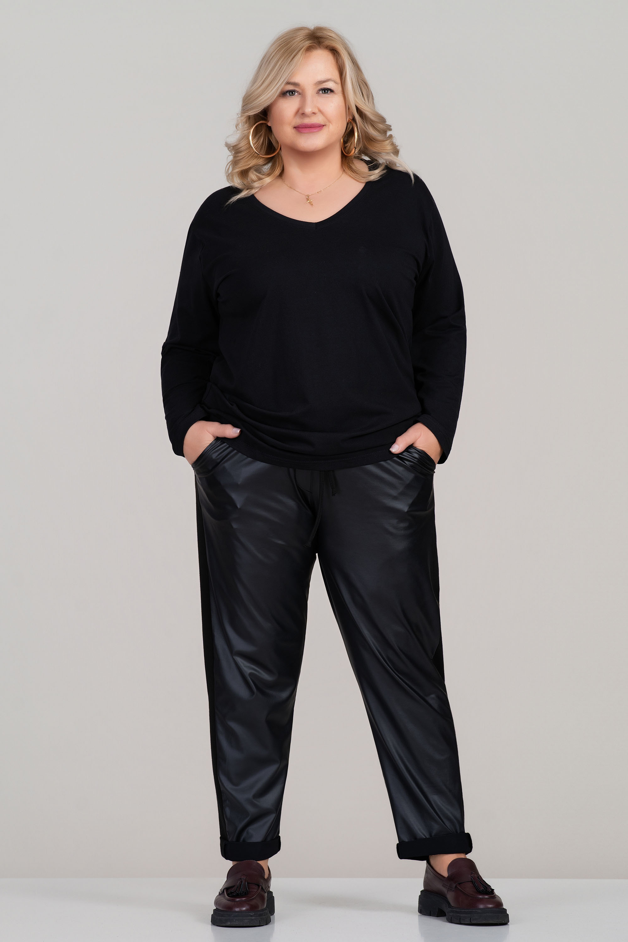 МАКСИ памучна блуза в черно с остро деколте