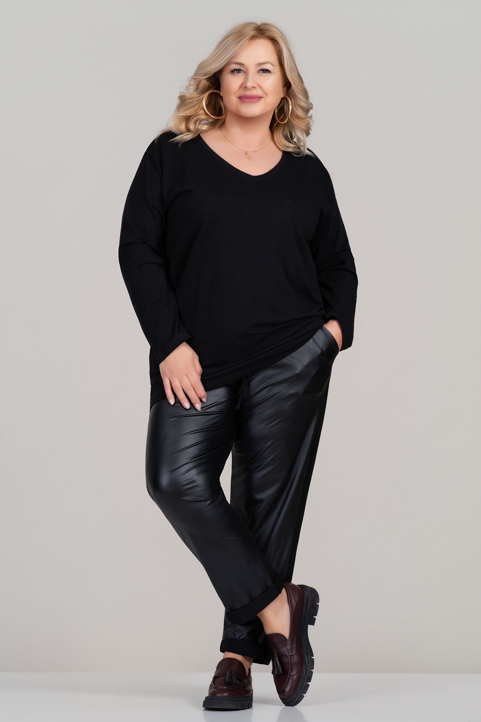 МАКСИ памучна блуза в черно с остро деколте