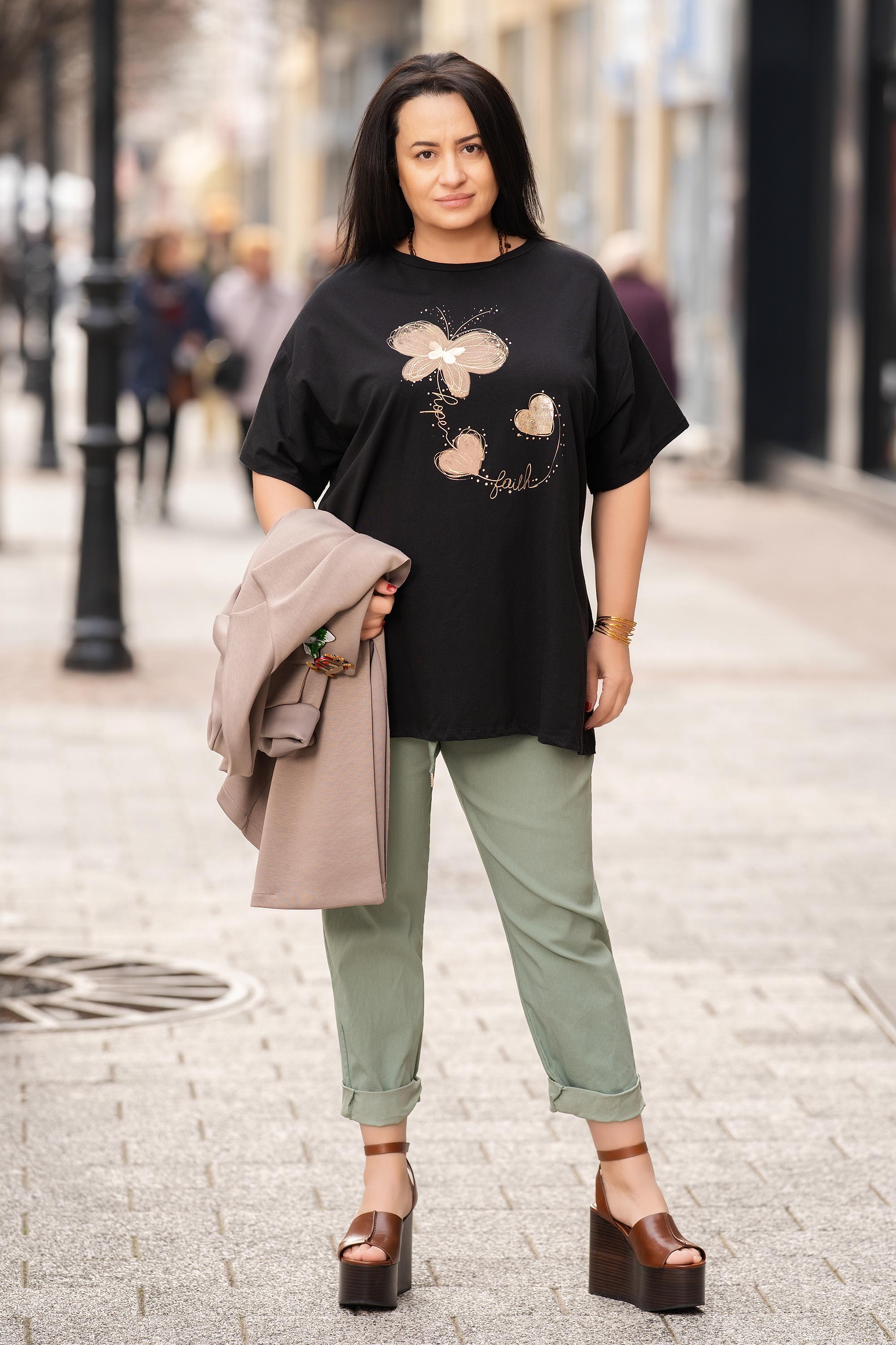 Макси памучна блуза в черно с принт сърца и пеперуда