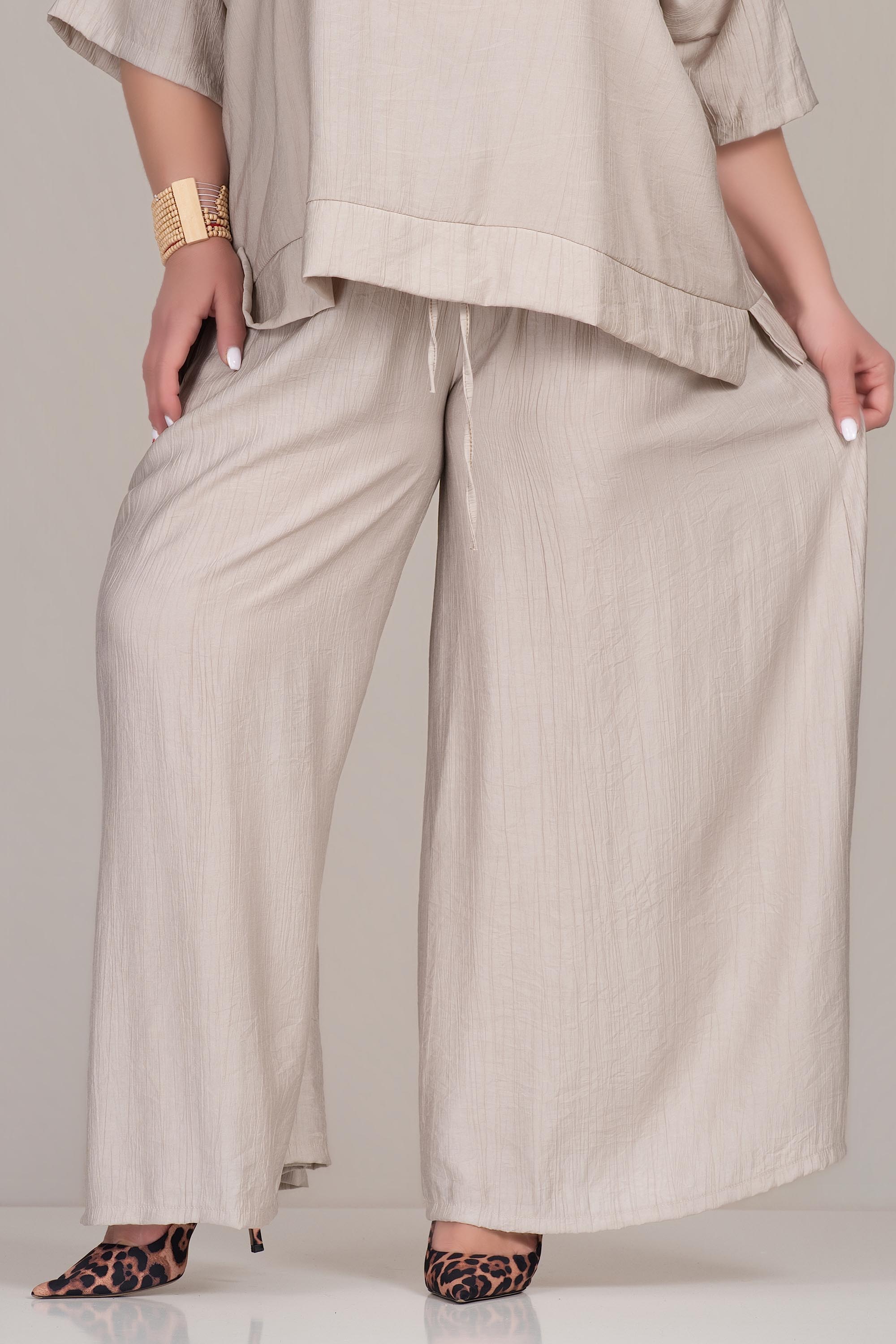 МАКСИ панталон в бежово със свободна кройка и ластик с връзки в талията