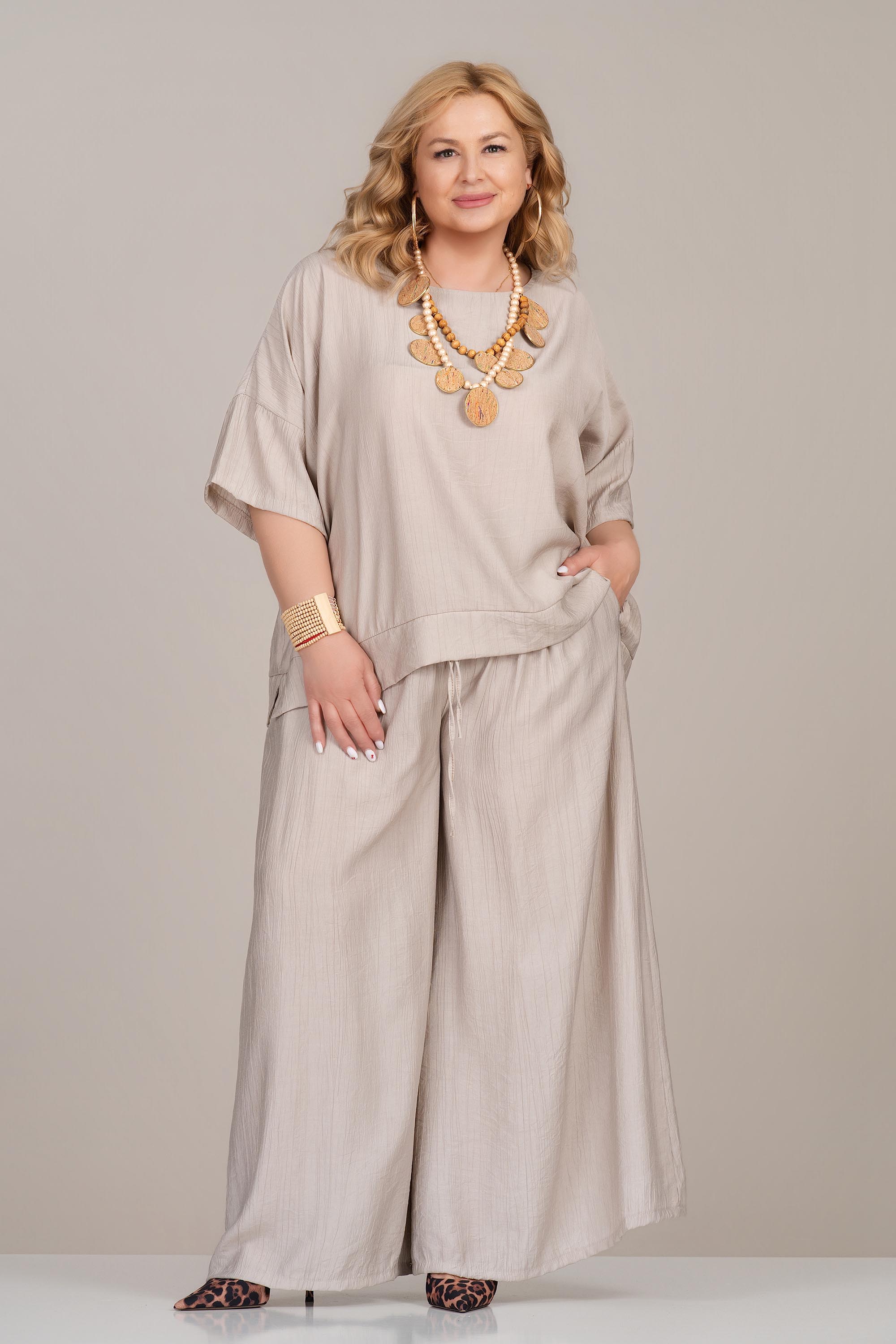 МАКСИ панталон в бежово със свободна кройка и ластик с връзки в талията