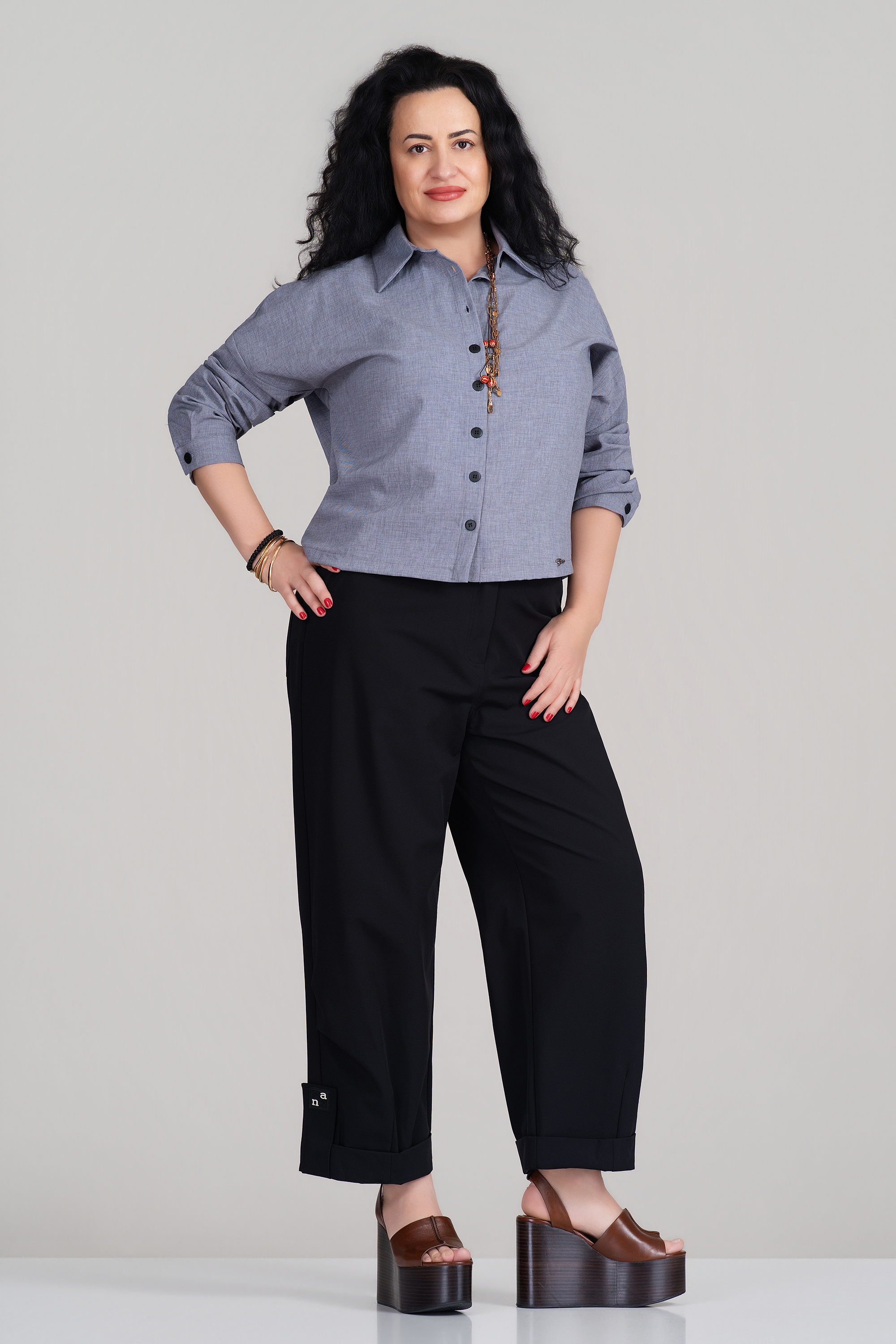 МАКСИ панталон в черно с 7/8 дължина