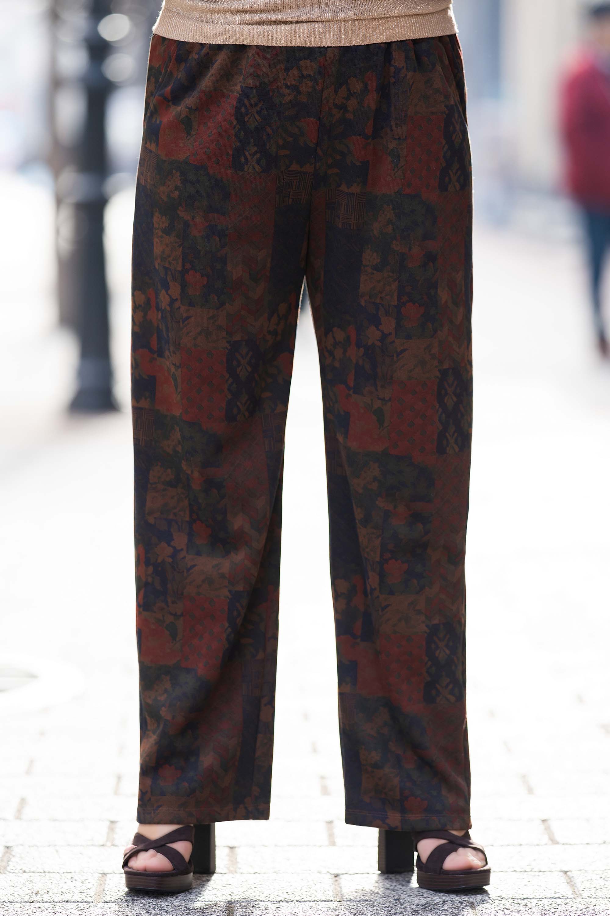 МАКСИ панталон в кафяво с етно принт и свободна кройка