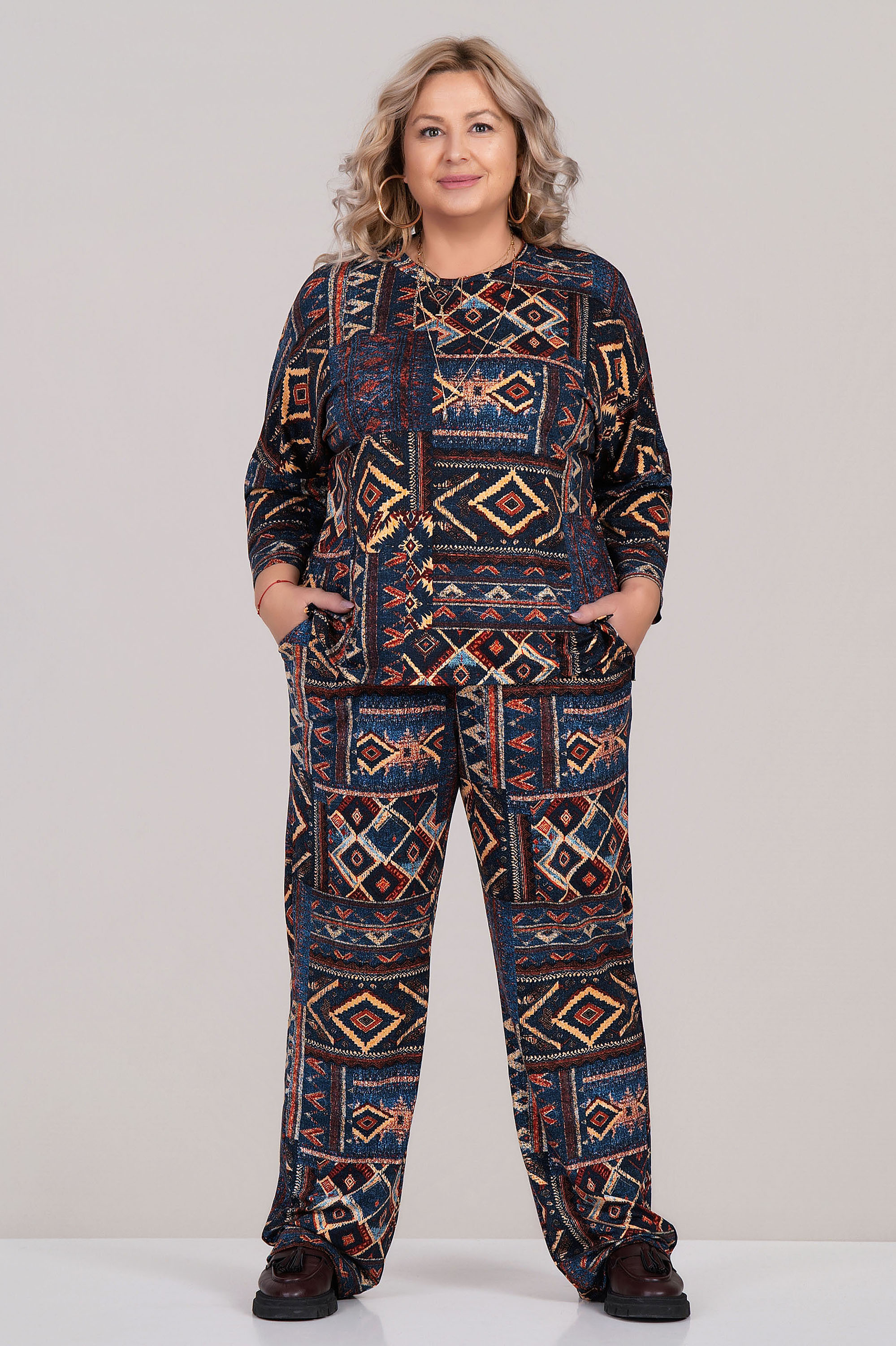 МАКСИ панталон в тъмносиньо с етно принт