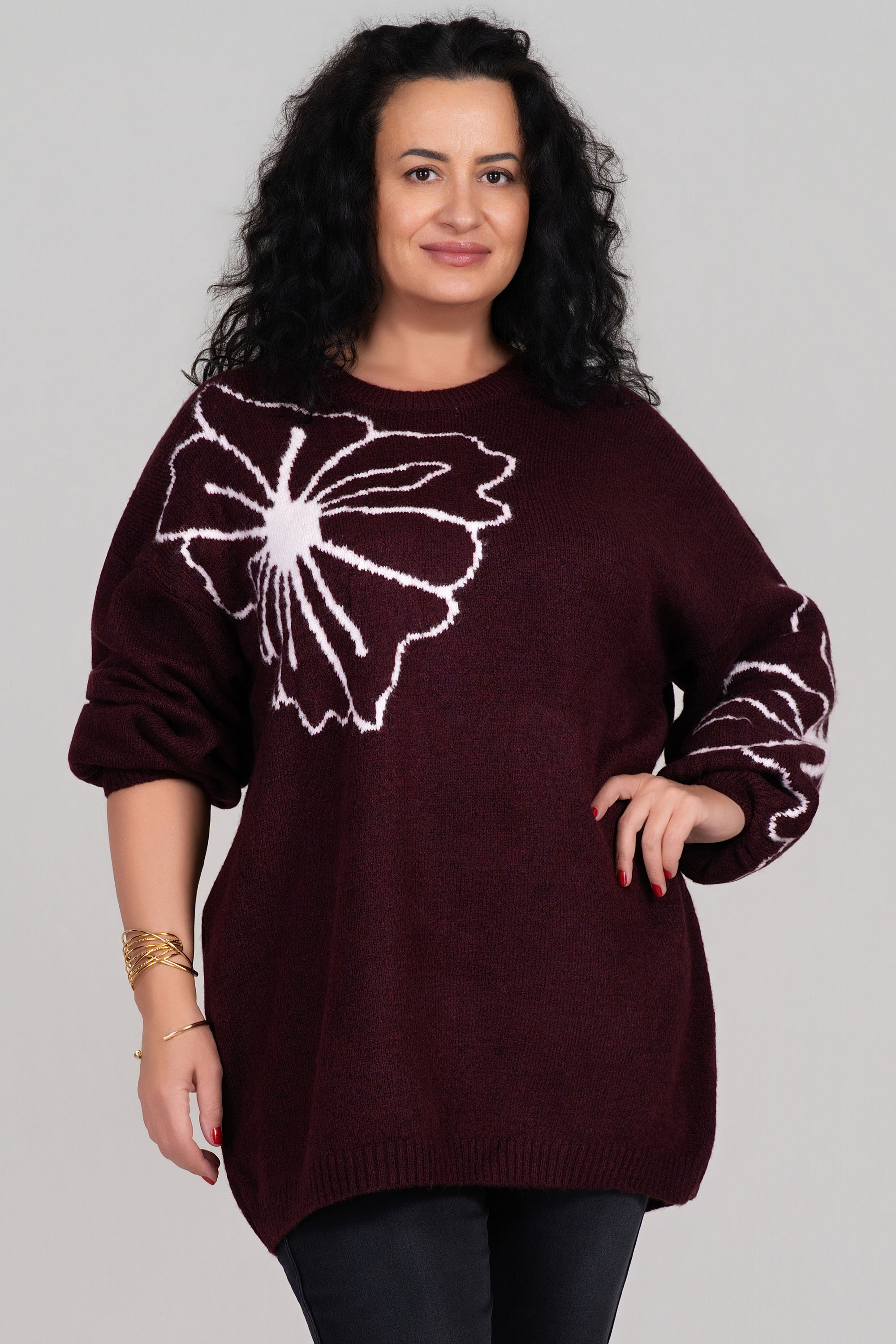 Макси плетен пуловер в цвят патладжан с бял флорален мотив