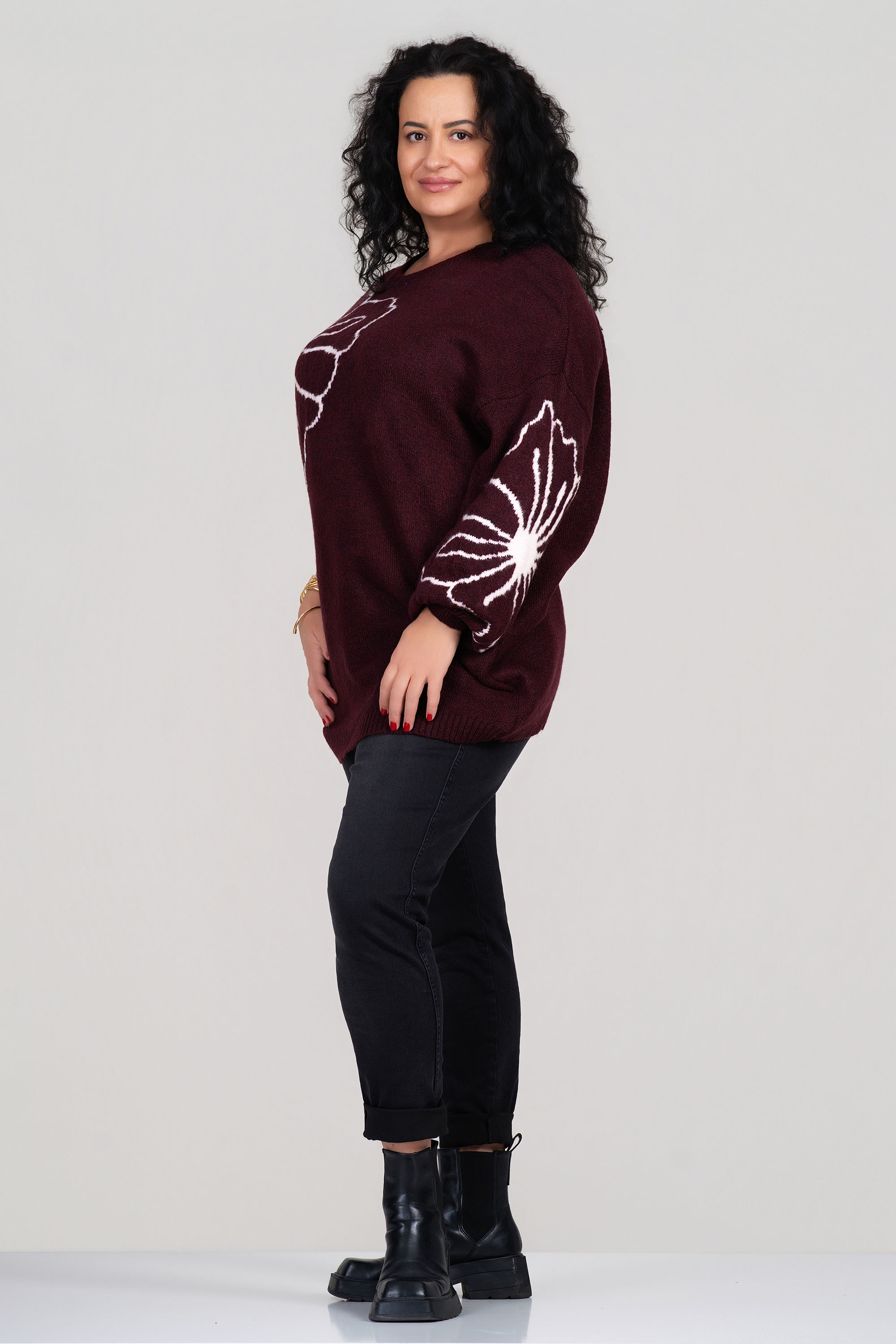 Макси плетен пуловер в цвят патладжан с бял флорален мотив