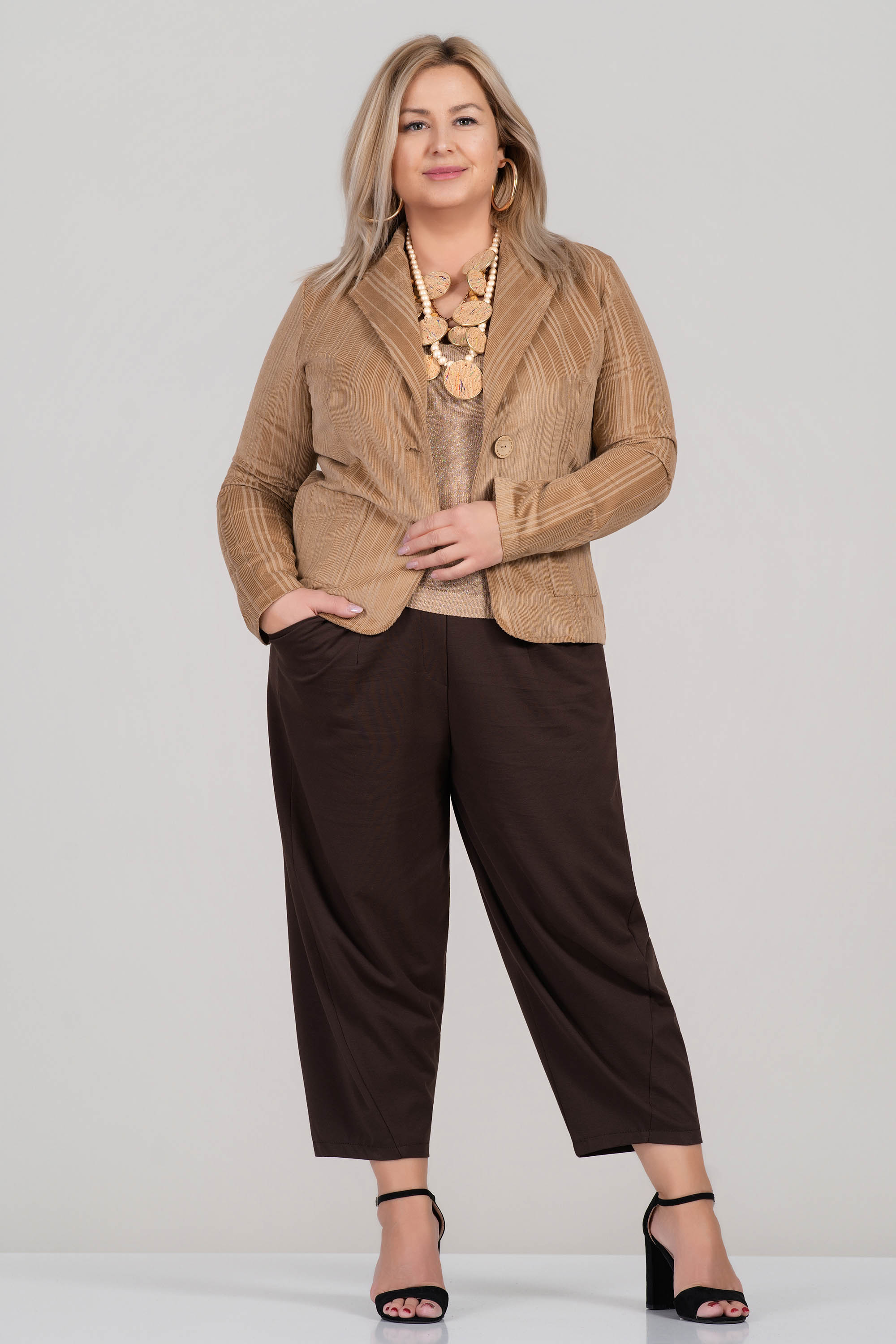 МАКСИ плътно кадифено релефно сако в бежово