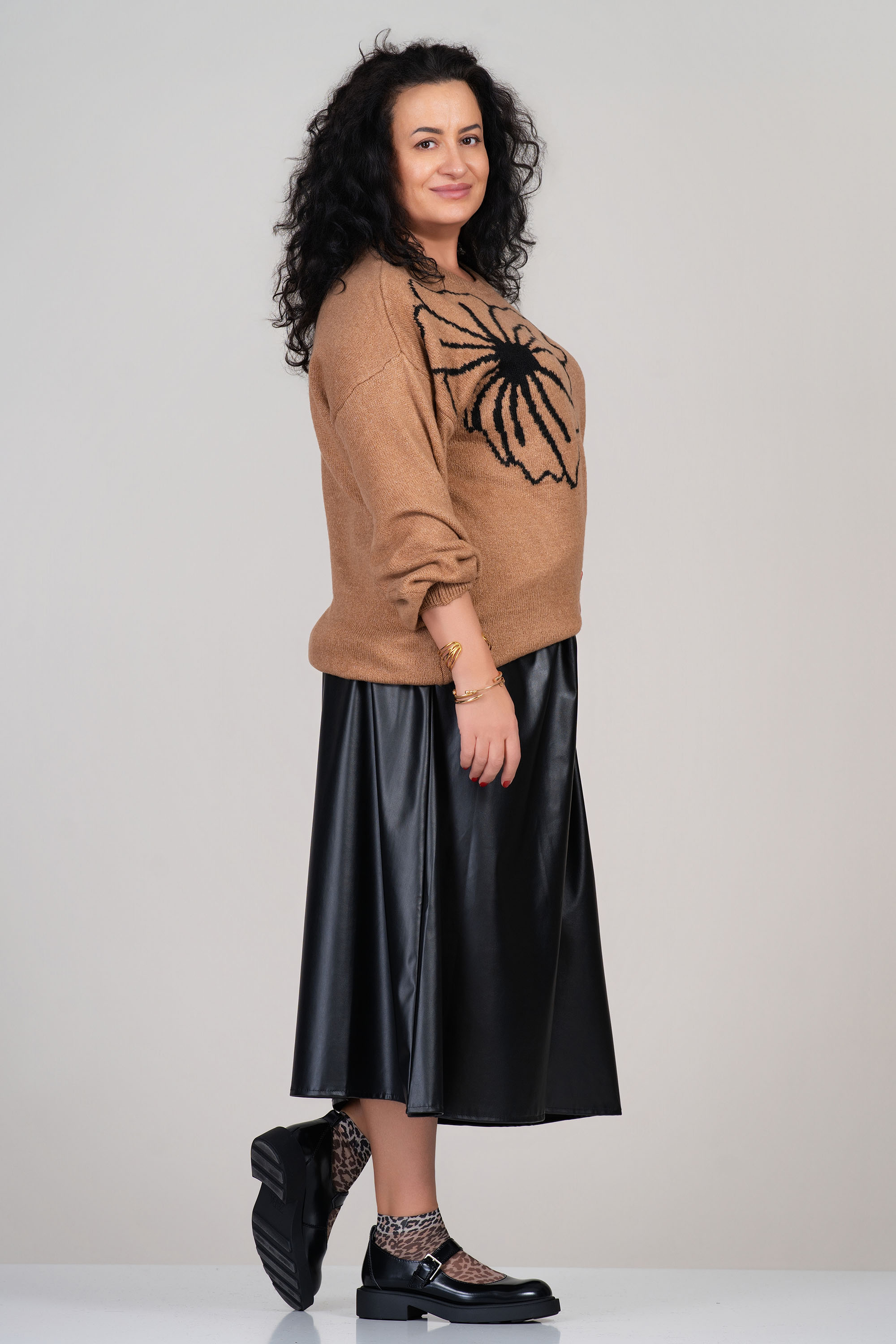 Макси пола от еко кожа в черно с ластик и връзки в талията