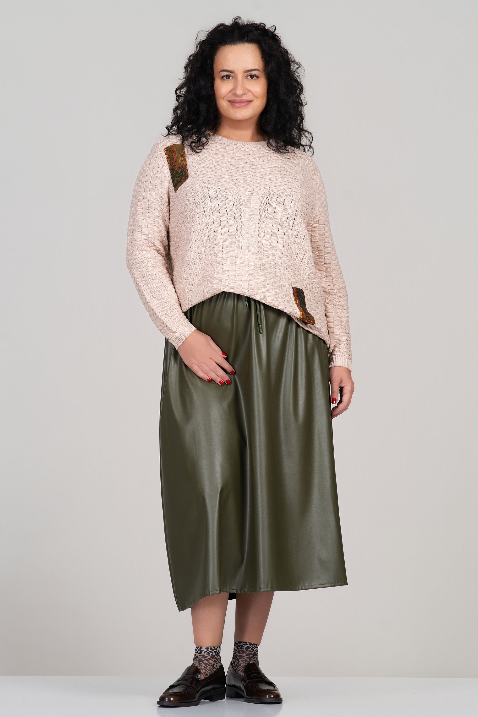 Макси пола от еко кожа в цвят милитъри с ластик и връзки в талията