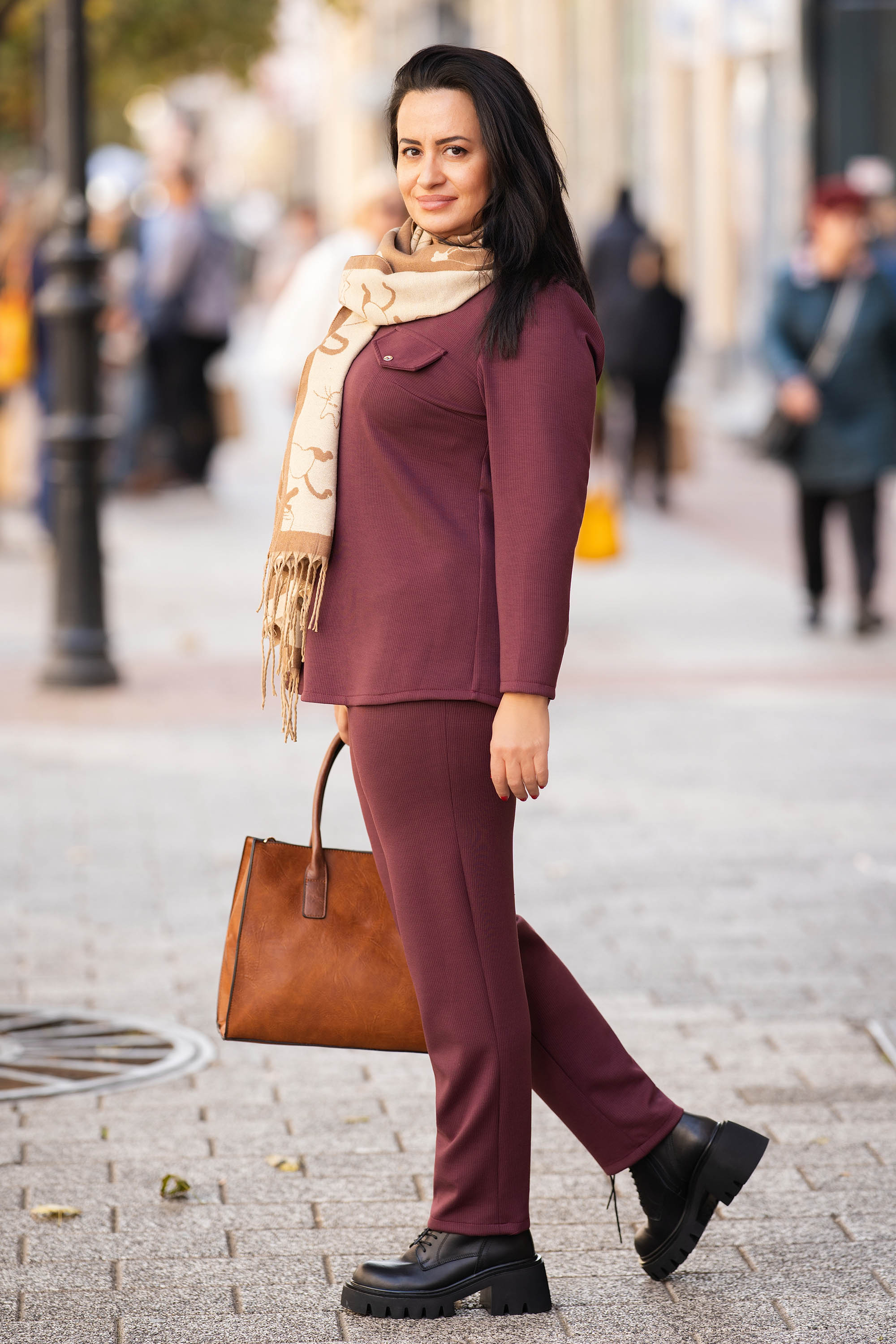 МАКСИ прав панталон в бордо от плътна раирана материя