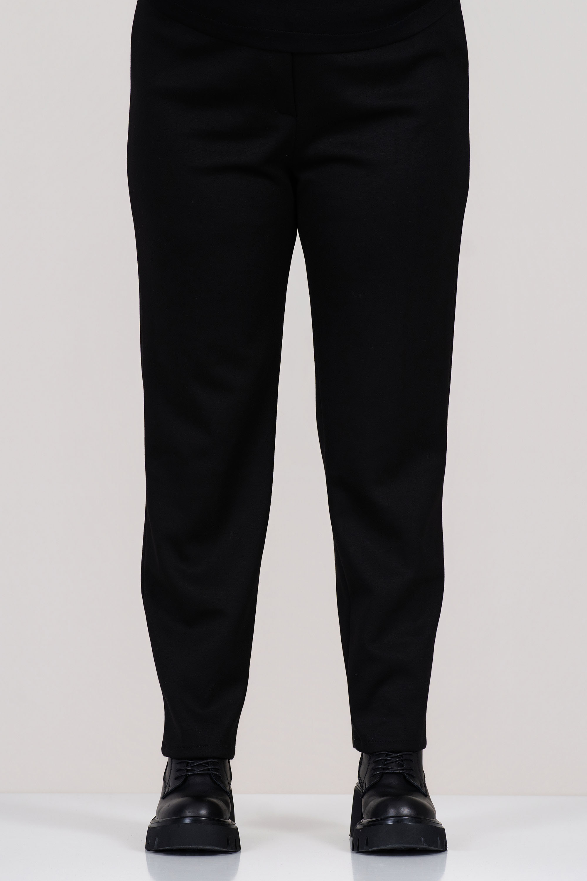 МАКСИ прав панталон в черно от плътна материя