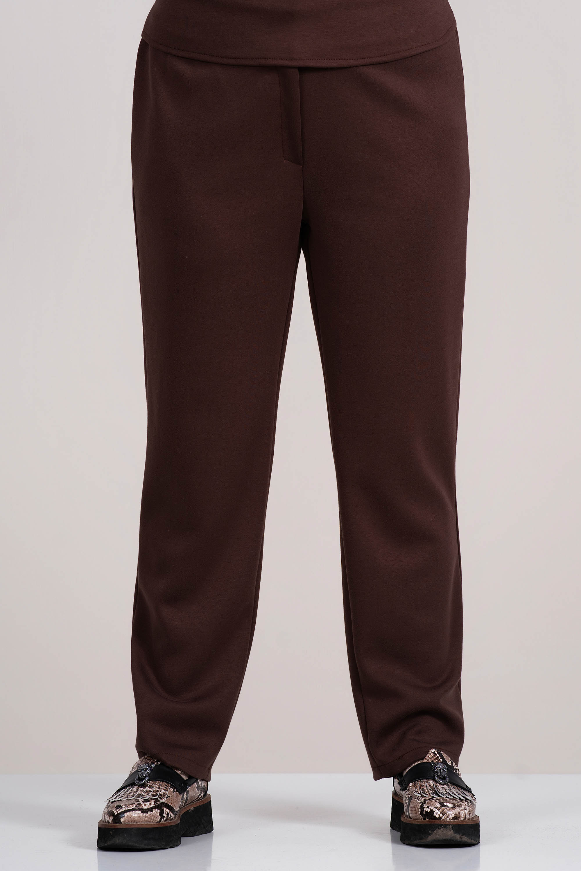 МАКСИ прав панталон в кафяво от плътна материя