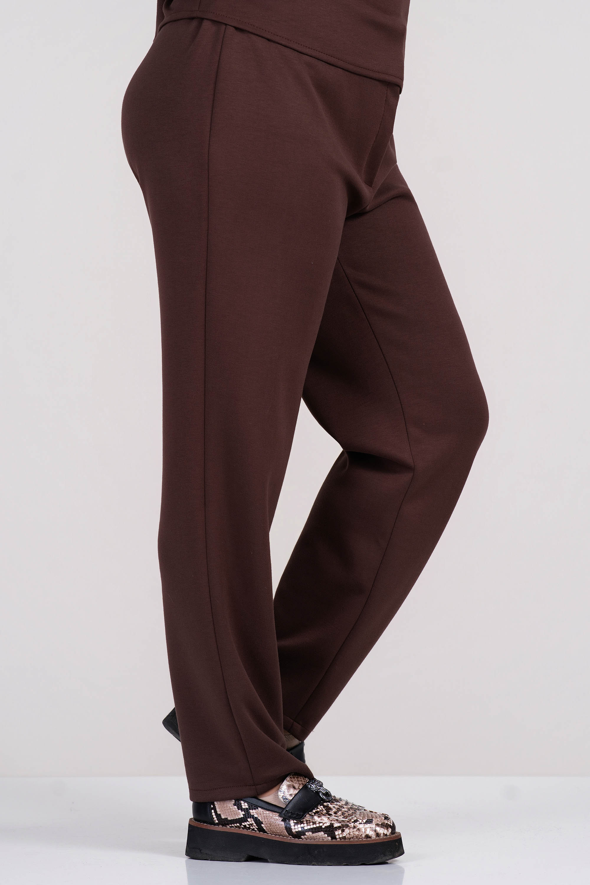 МАКСИ прав панталон в кафяво от плътна материя