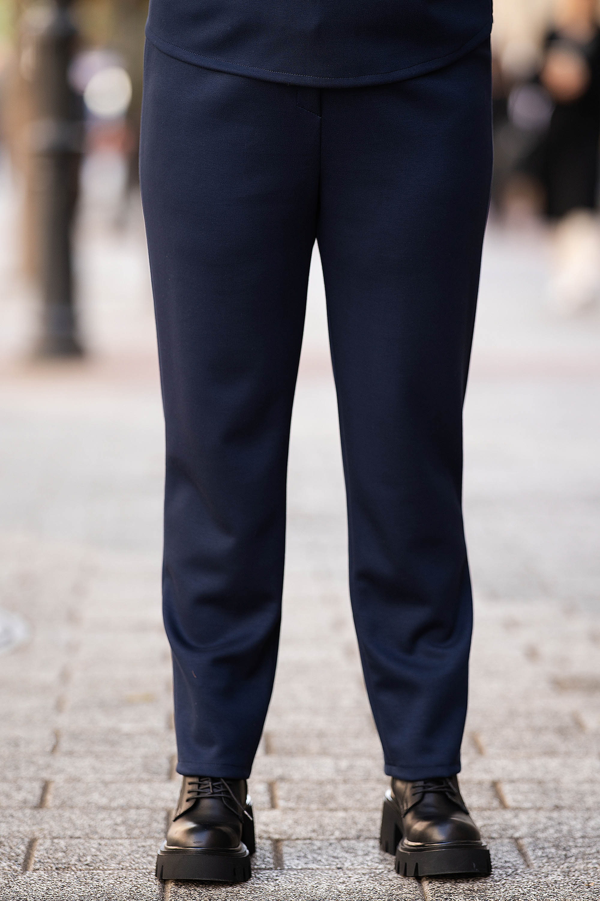 МАКСИ прав панталон в тъмносиньо от плътна материя