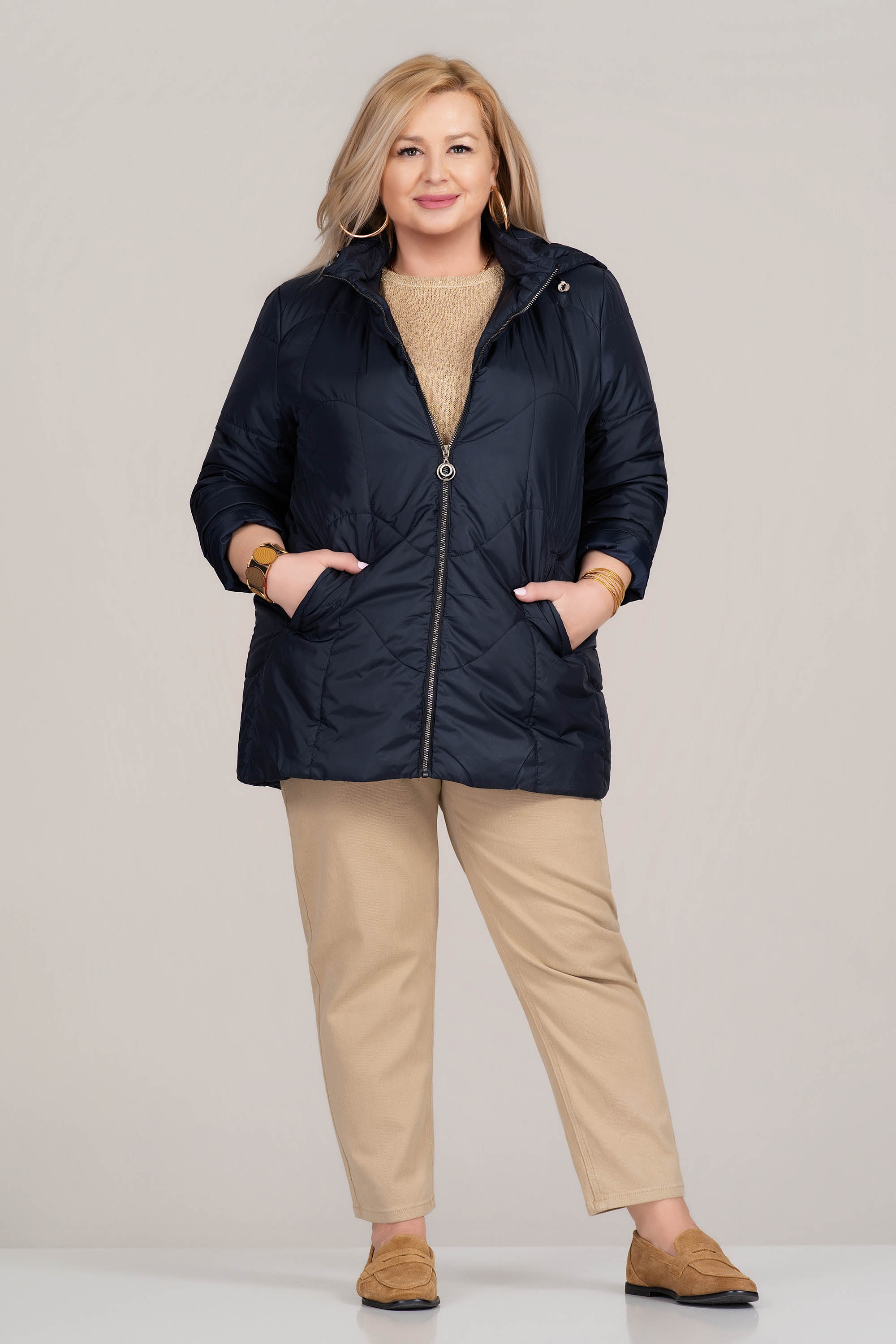 Макси преходно яке в тъмносиньо с качулка и декоративни вълнообразни шевове