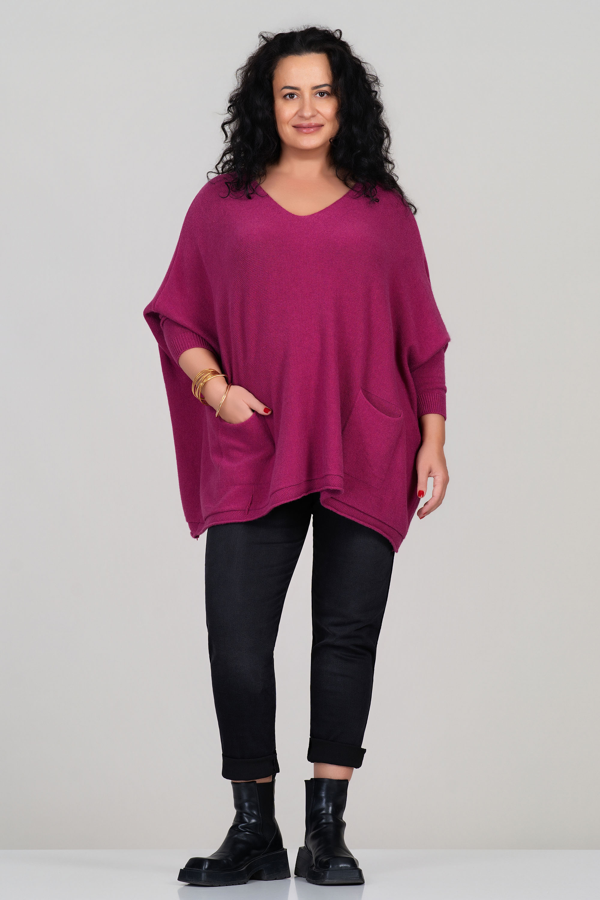 Макси пуловер от фино плетиво в цикламено розово с джобове и свободна кройка