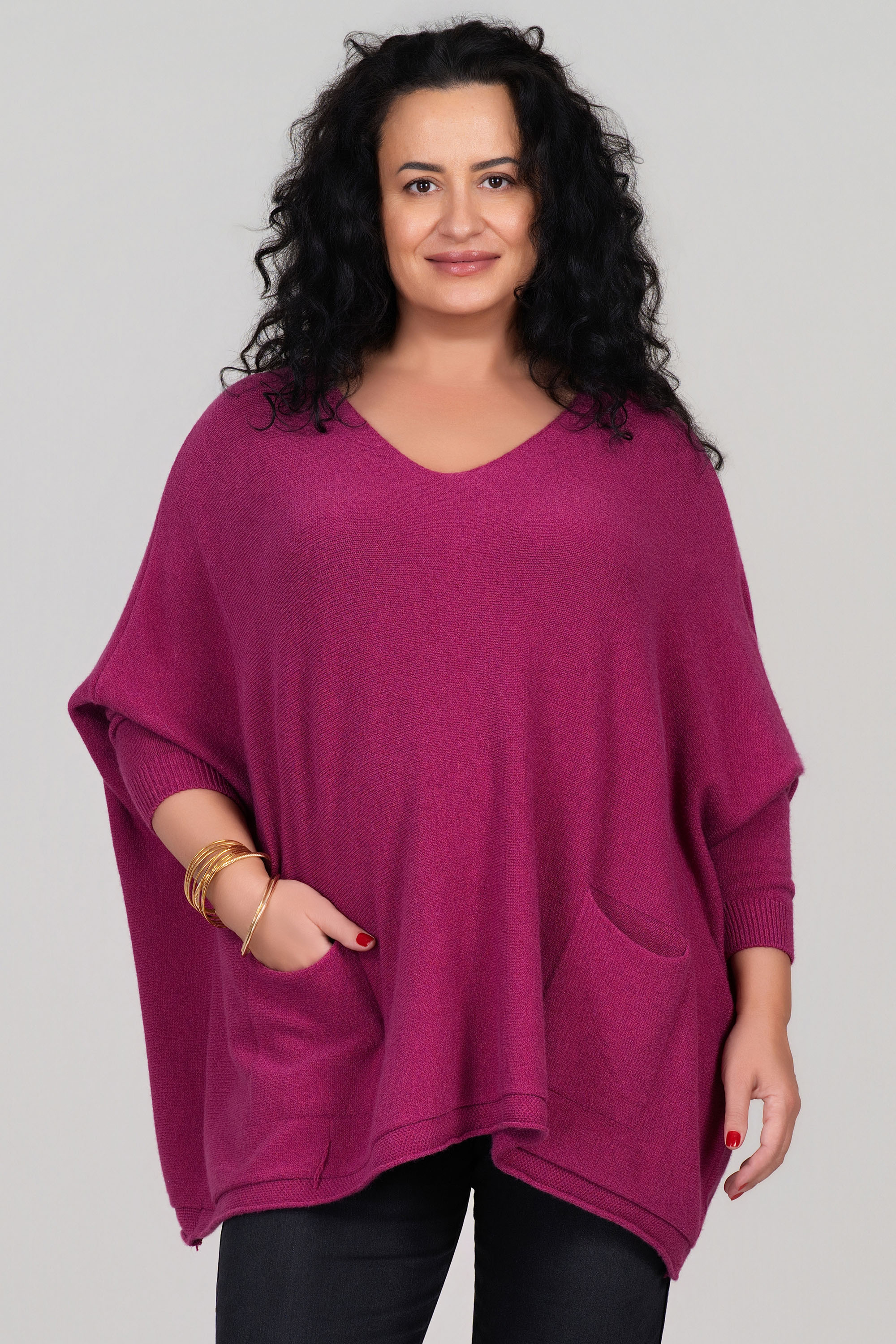 Макси пуловер от фино плетиво в цикламено розово с джобове и свободна кройка