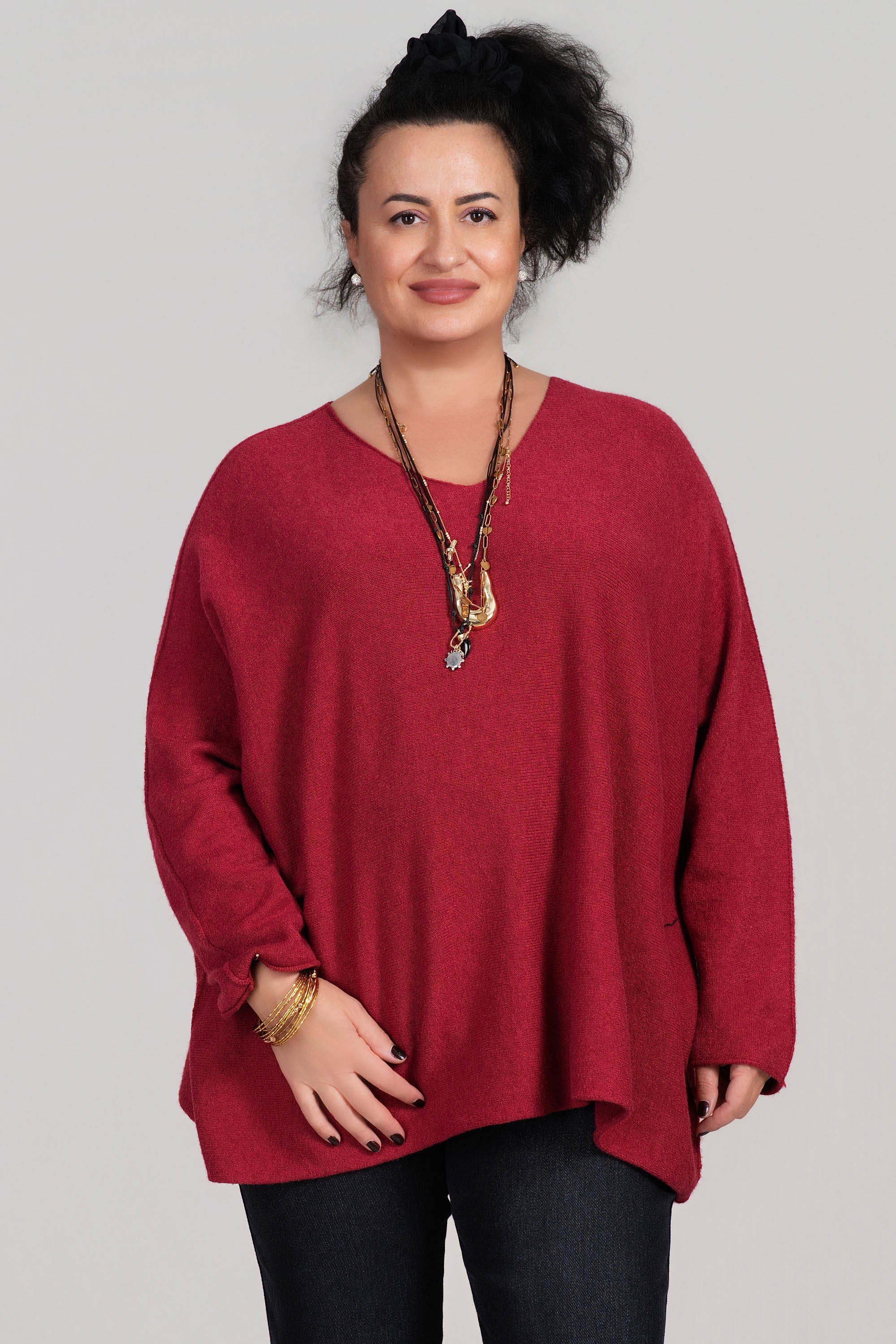 Макси пуловер от фино плетиво в цвят малина с широка кройка