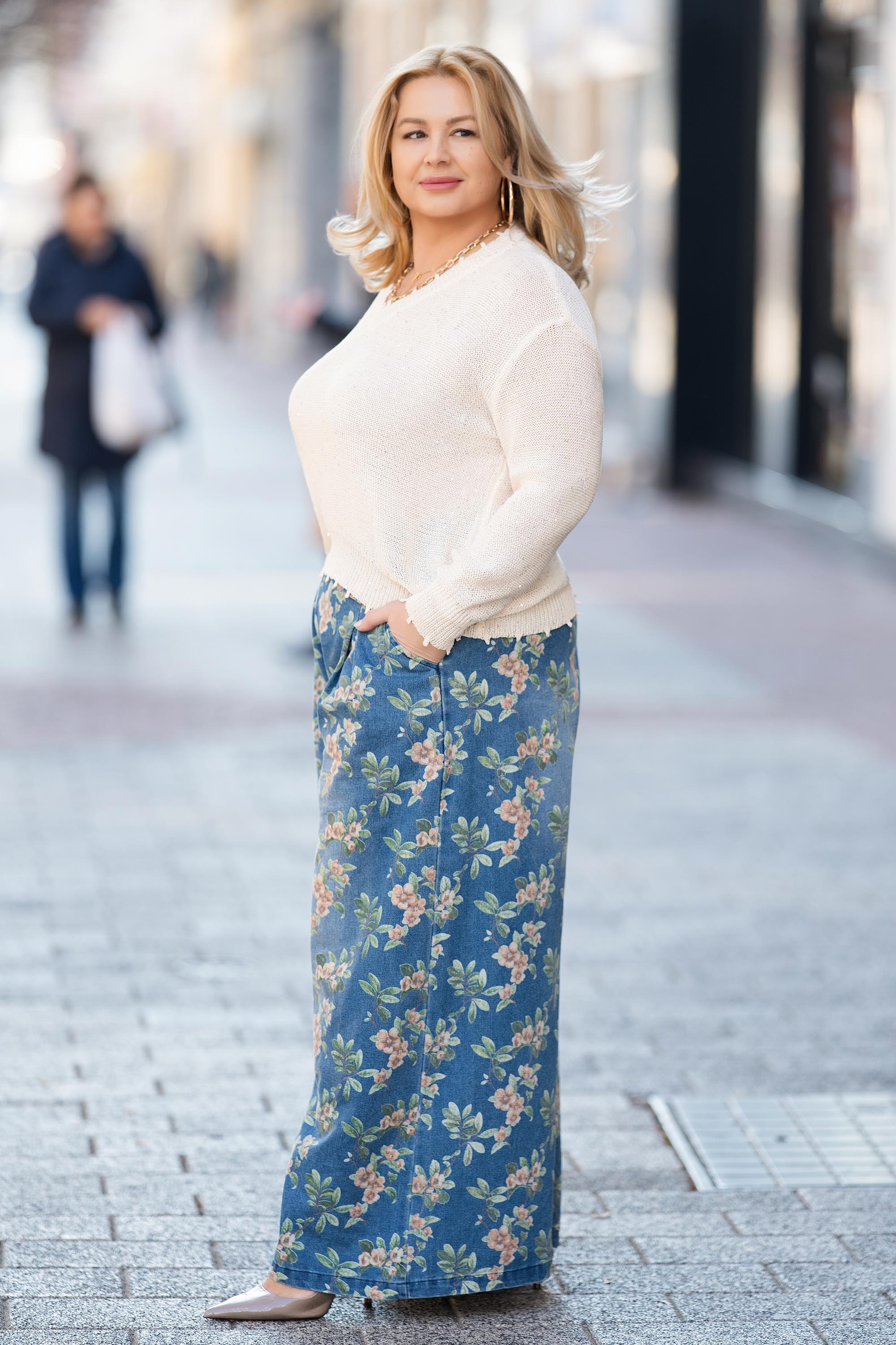 МАКСИ пуловер в цвят екрю със ситни пайети