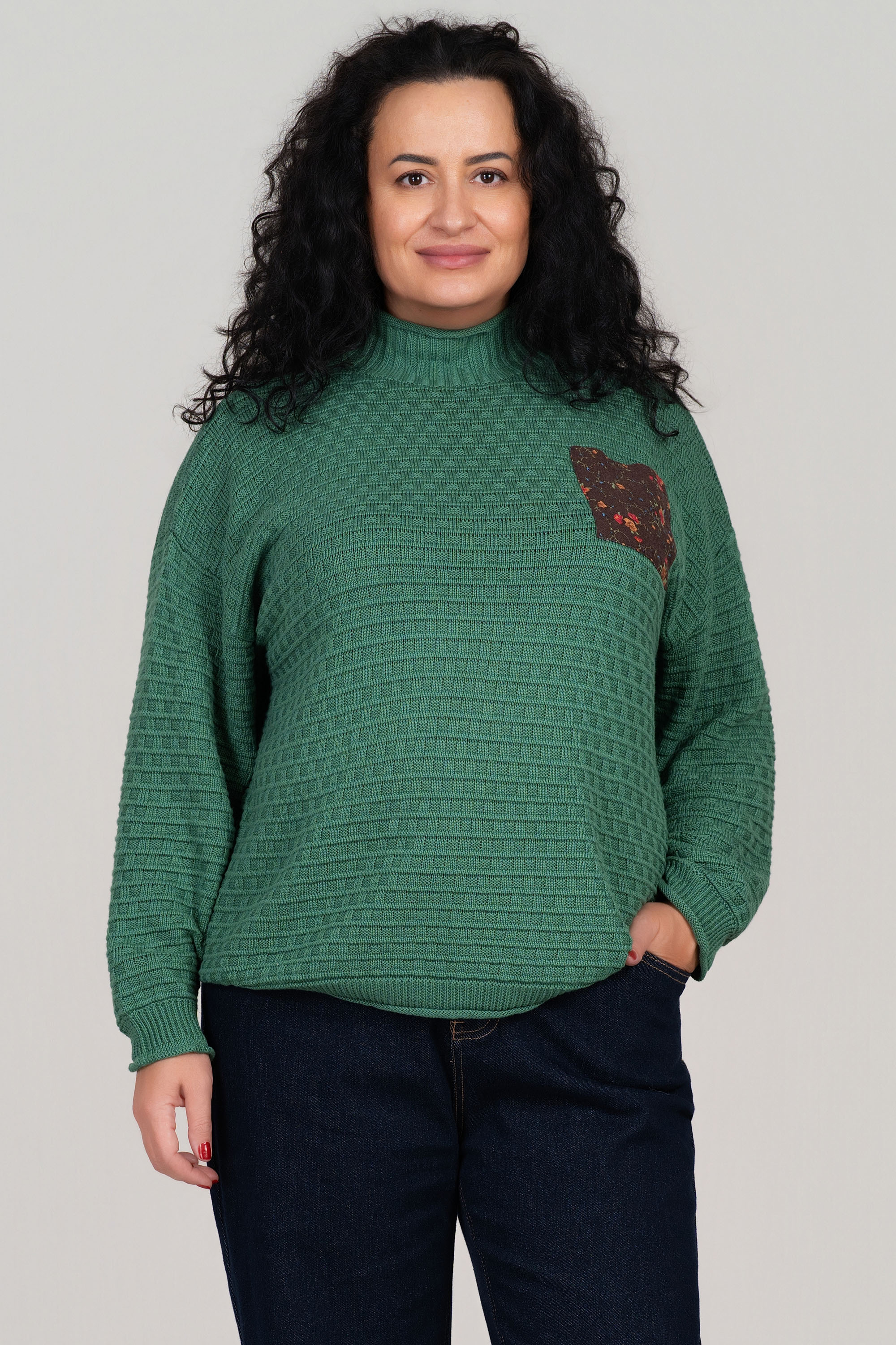 МАКСИ пуловер в зелено, полуполо с кафяв джоб