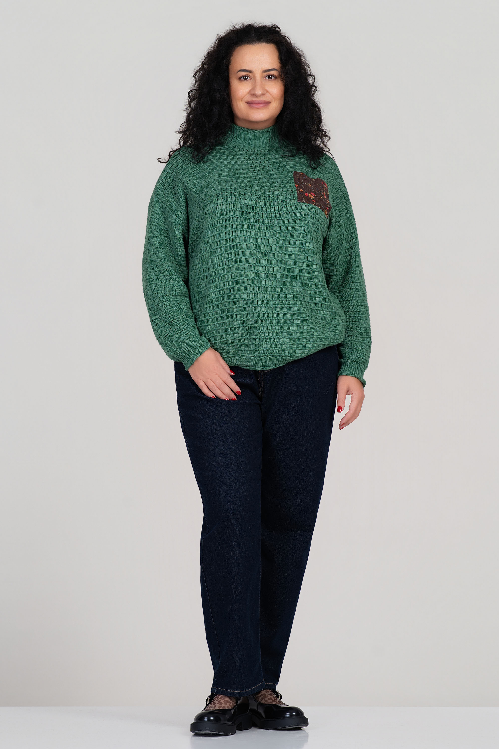 МАКСИ пуловер в зелено, полуполо с кафяв джоб