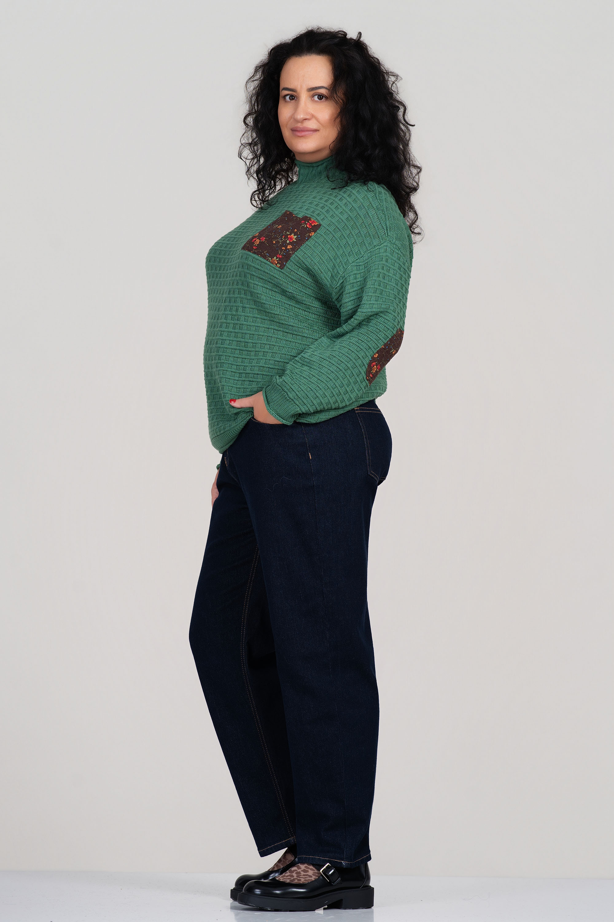 МАКСИ пуловер в зелено, полуполо с кафяв джоб