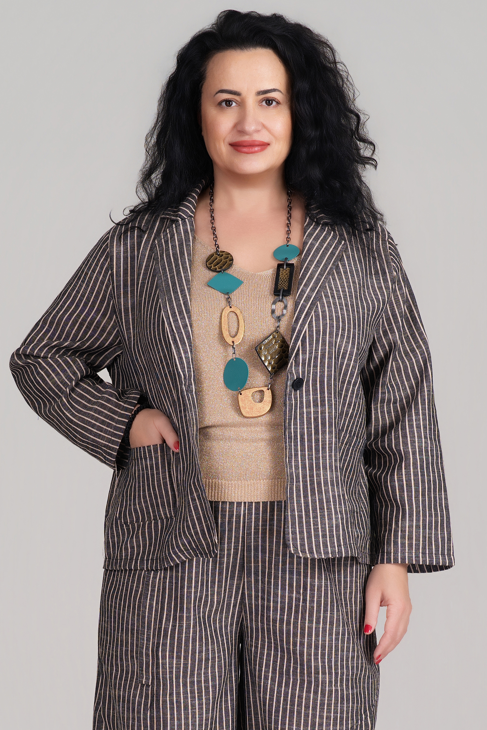 МАКСИ раиран комплект от сако и панталон в сиво