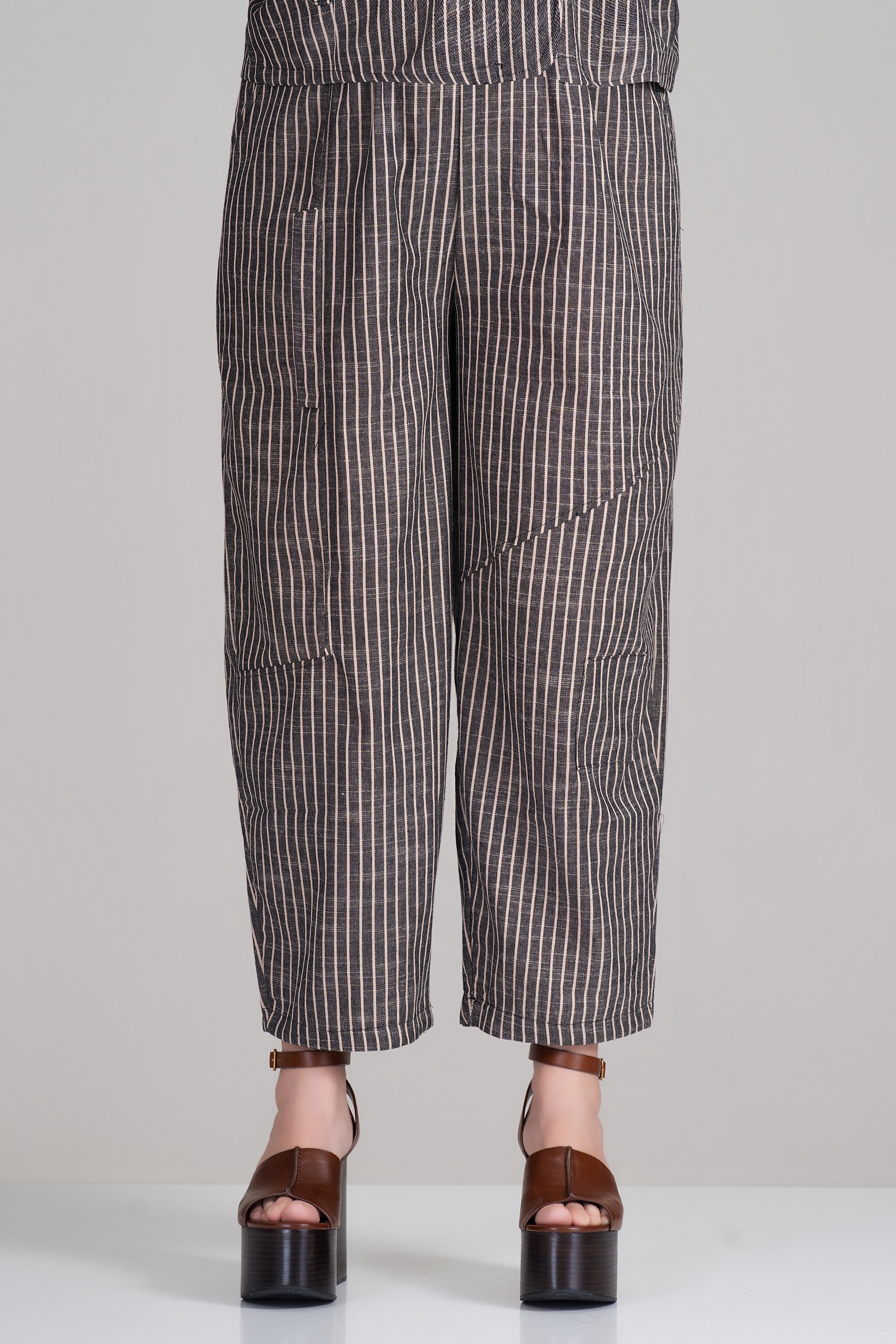 МАКСИ раиран комплект от сако и панталон в сиво