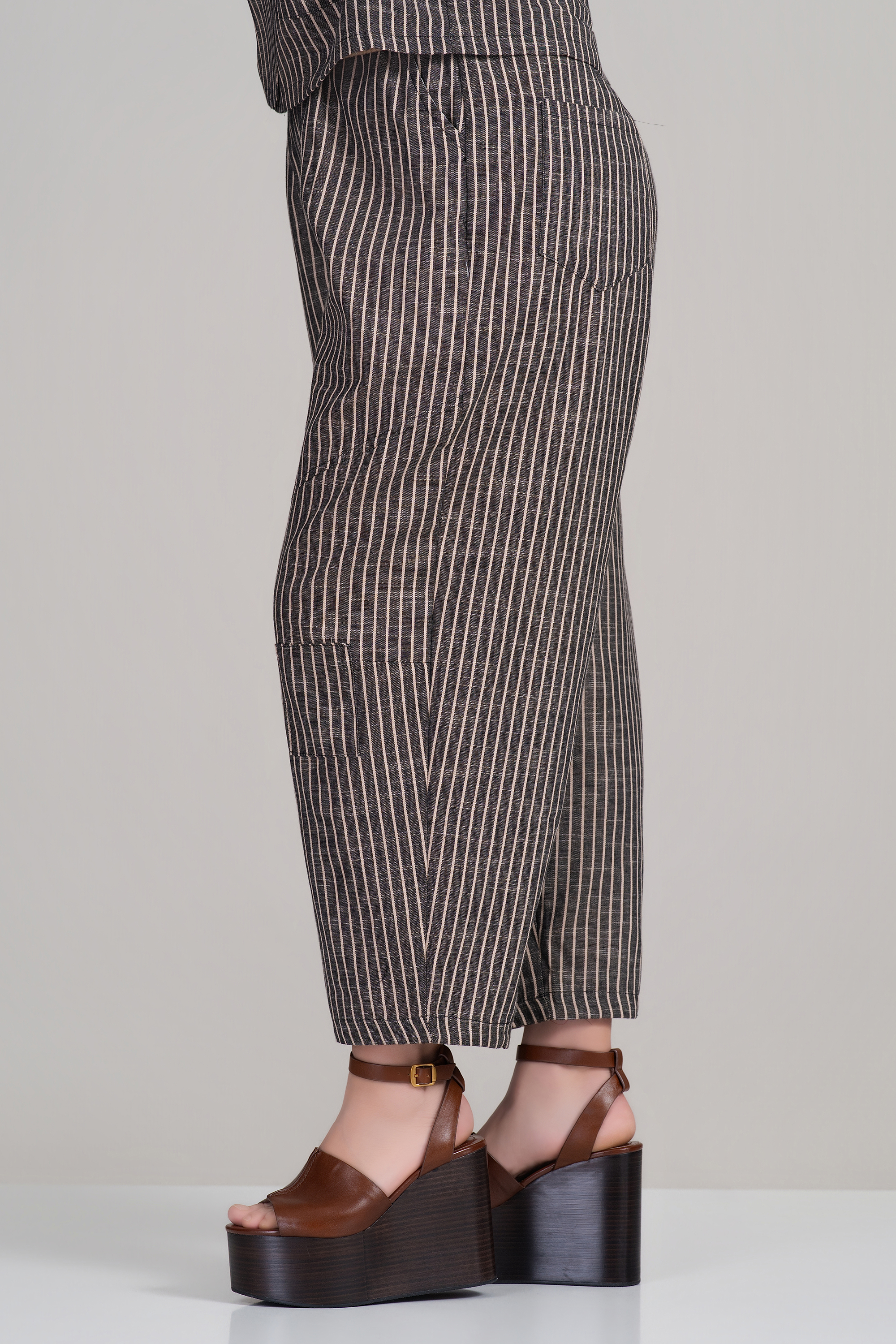 МАКСИ раиран комплект от сако и панталон в сиво