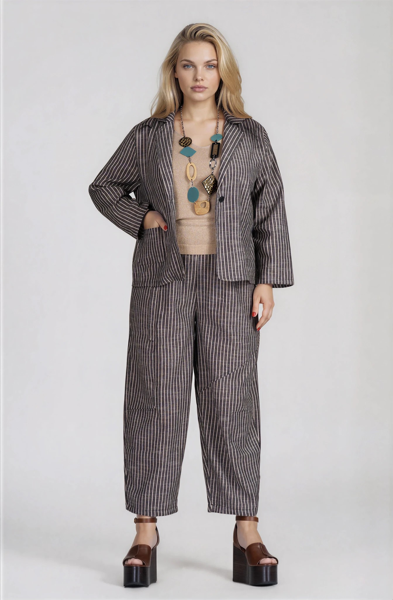 МАКСИ раиран комплект от сако и панталон в сиво с ленен ефект