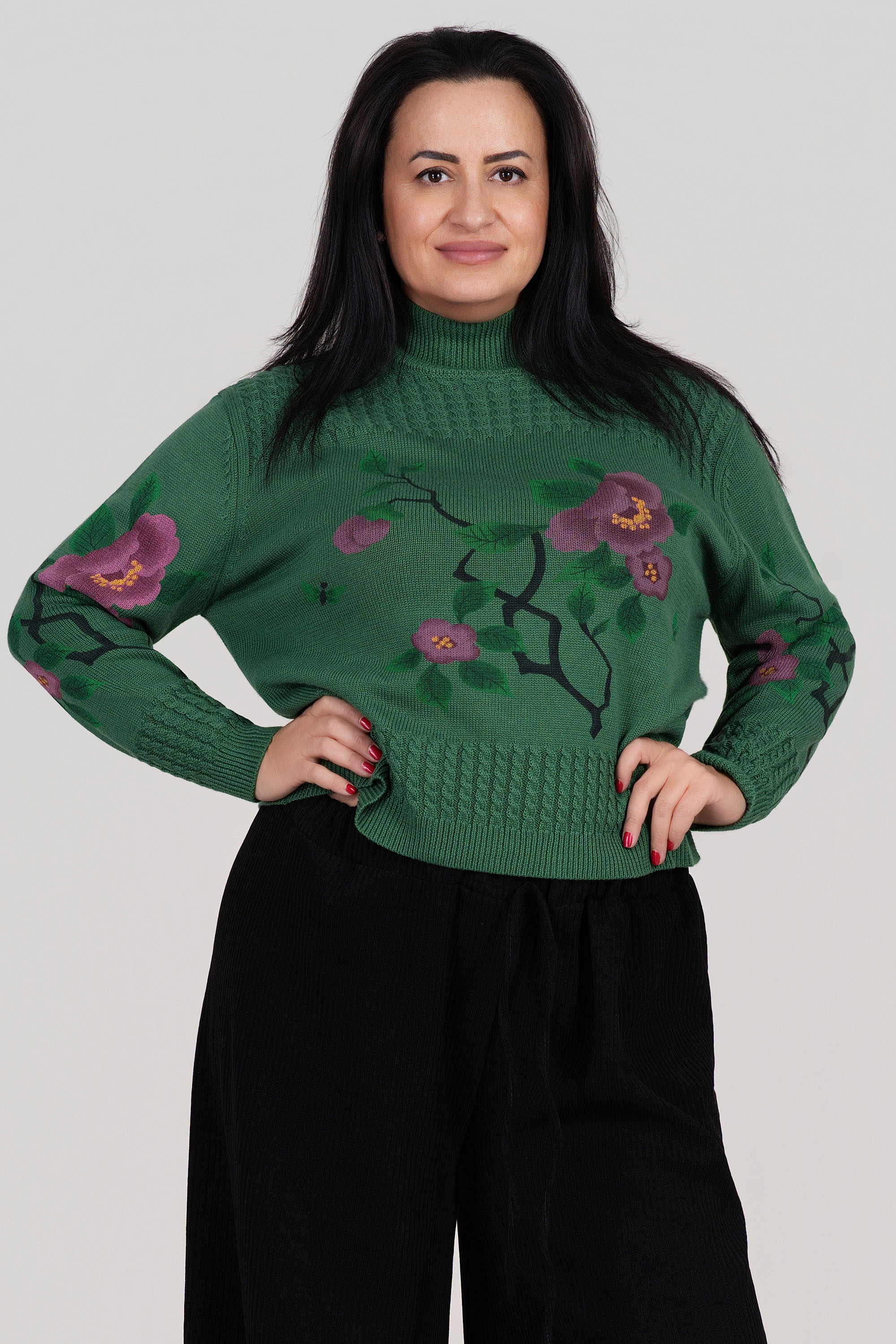 МАКСИ релефно плетен пуловер в зелено с флорален принт