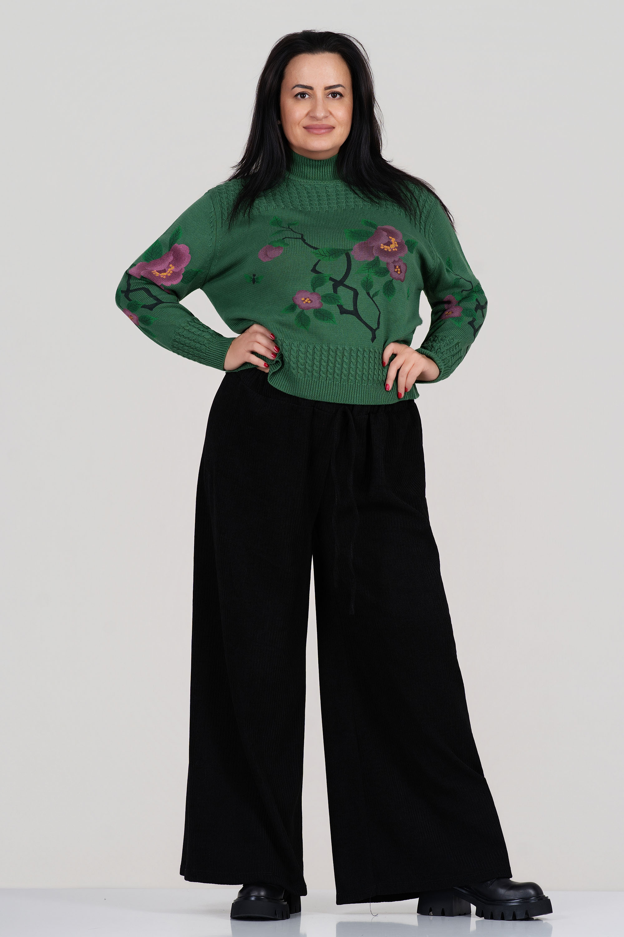 МАКСИ релефно плетен пуловер в зелено с флорален принт