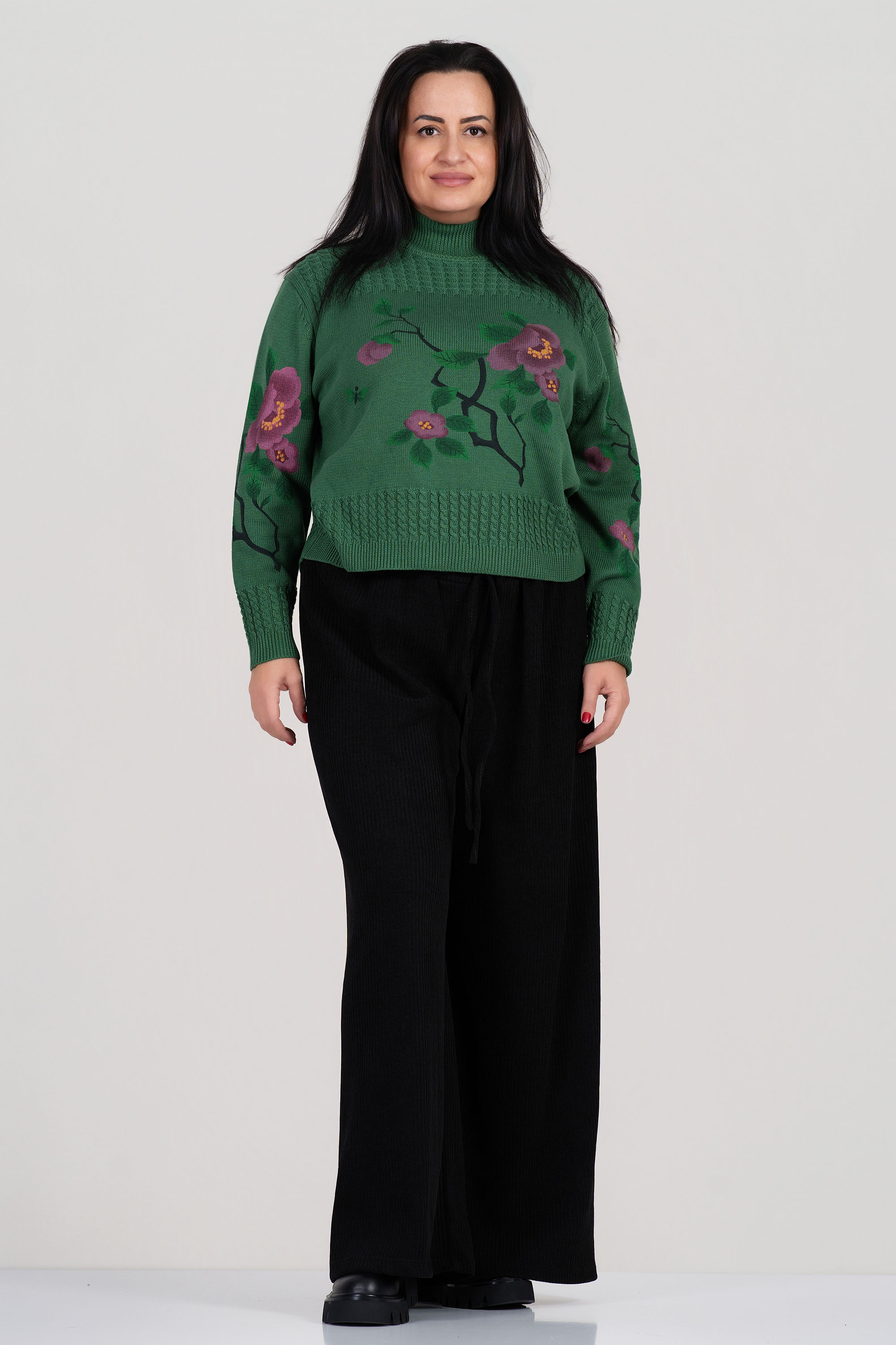 МАКСИ релефно плетен пуловер в зелено с флорален принт