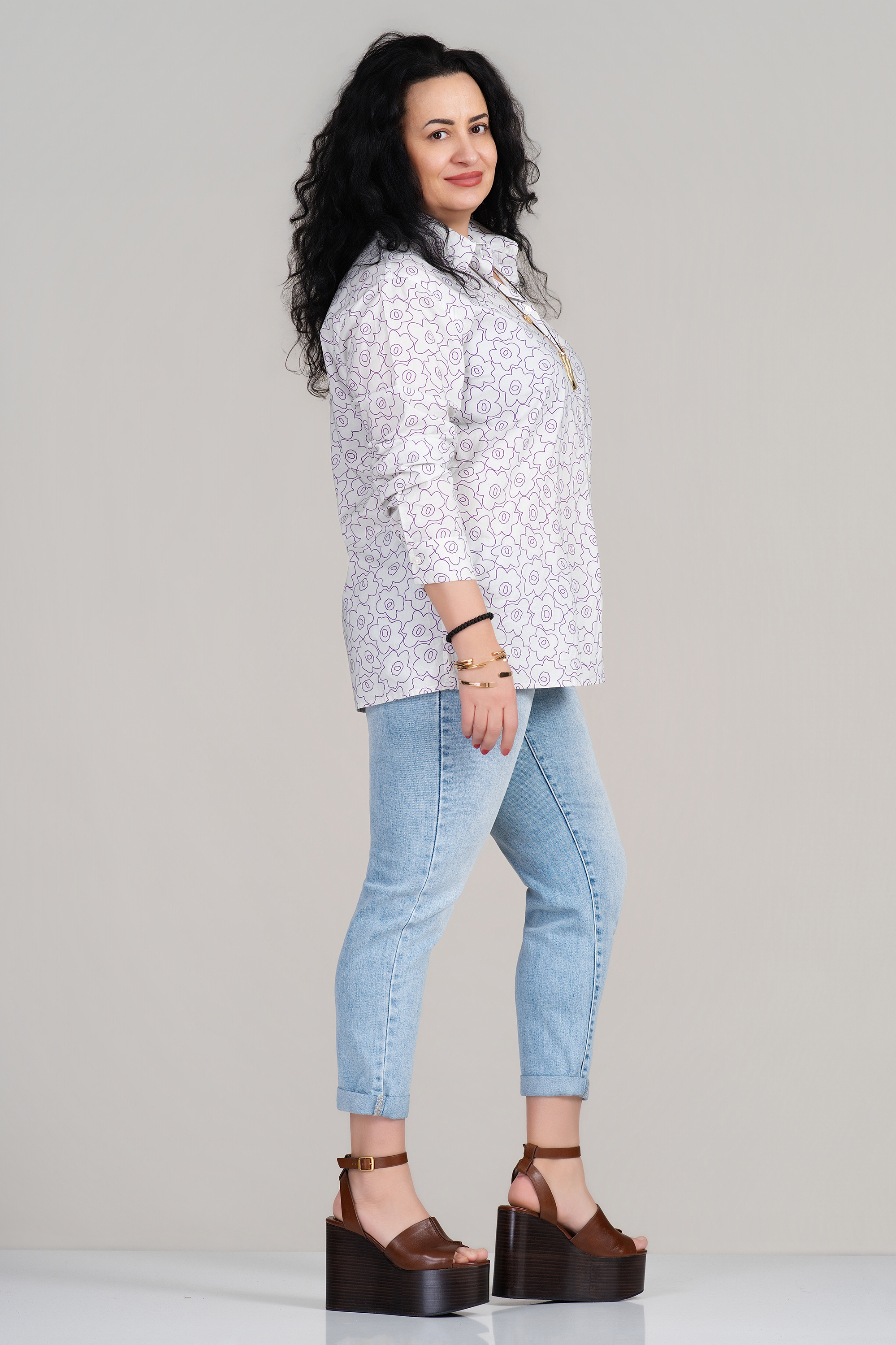 МАКСИ риза ''Dragonfly'' от памук в бяло с лилав флорален принт