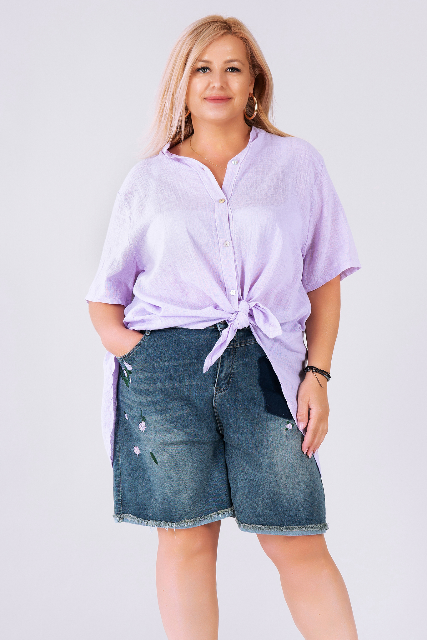 МАКСИ риза от фин памук в лилаво с издължен гръб