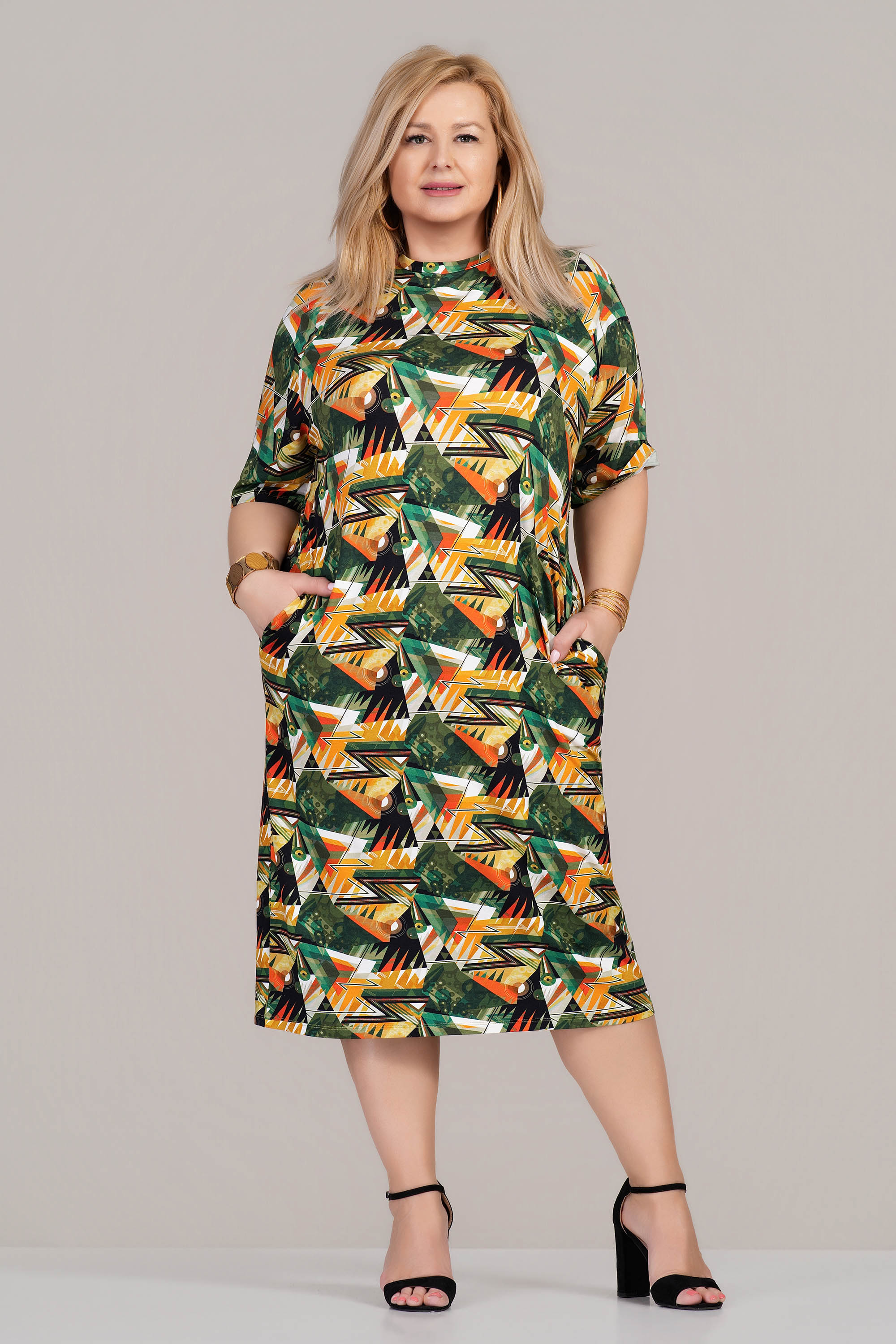 МАКСИ рокля от еластично трико в зелено с цветен геометричен принт