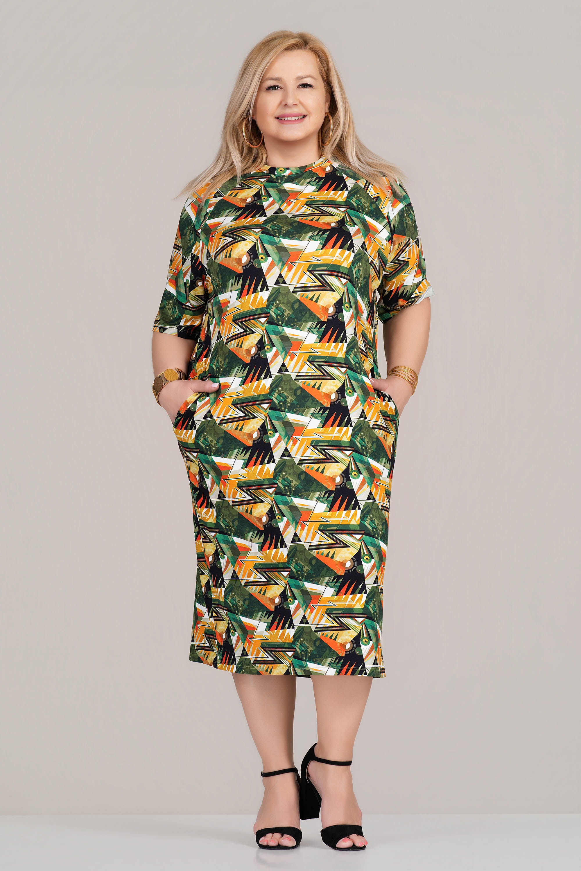 МАКСИ рокля от еластично трико в зелено с цветен геометричен принт