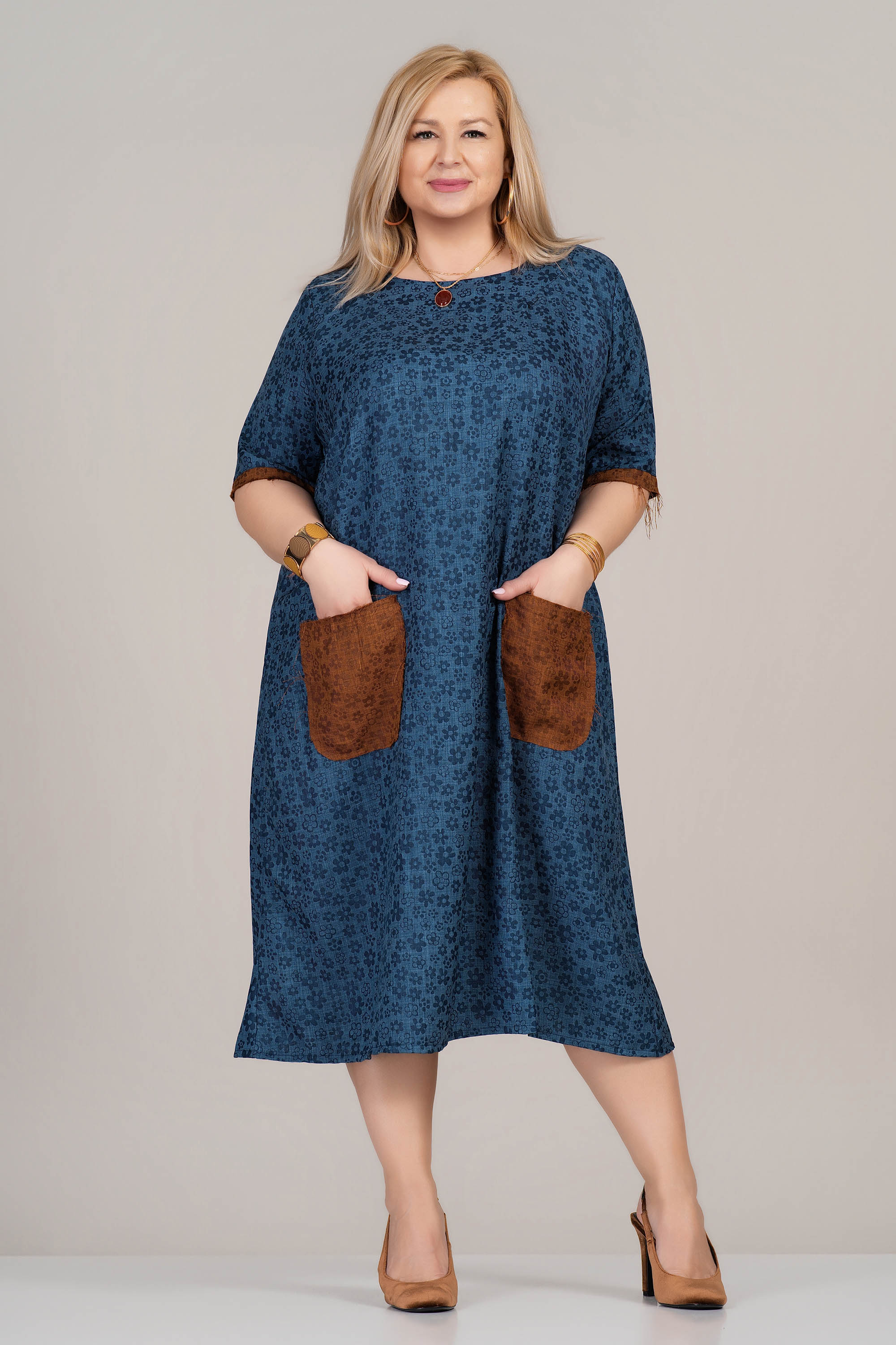 МАКСИ рокля в синьо с флорален принт и кафяви джобове