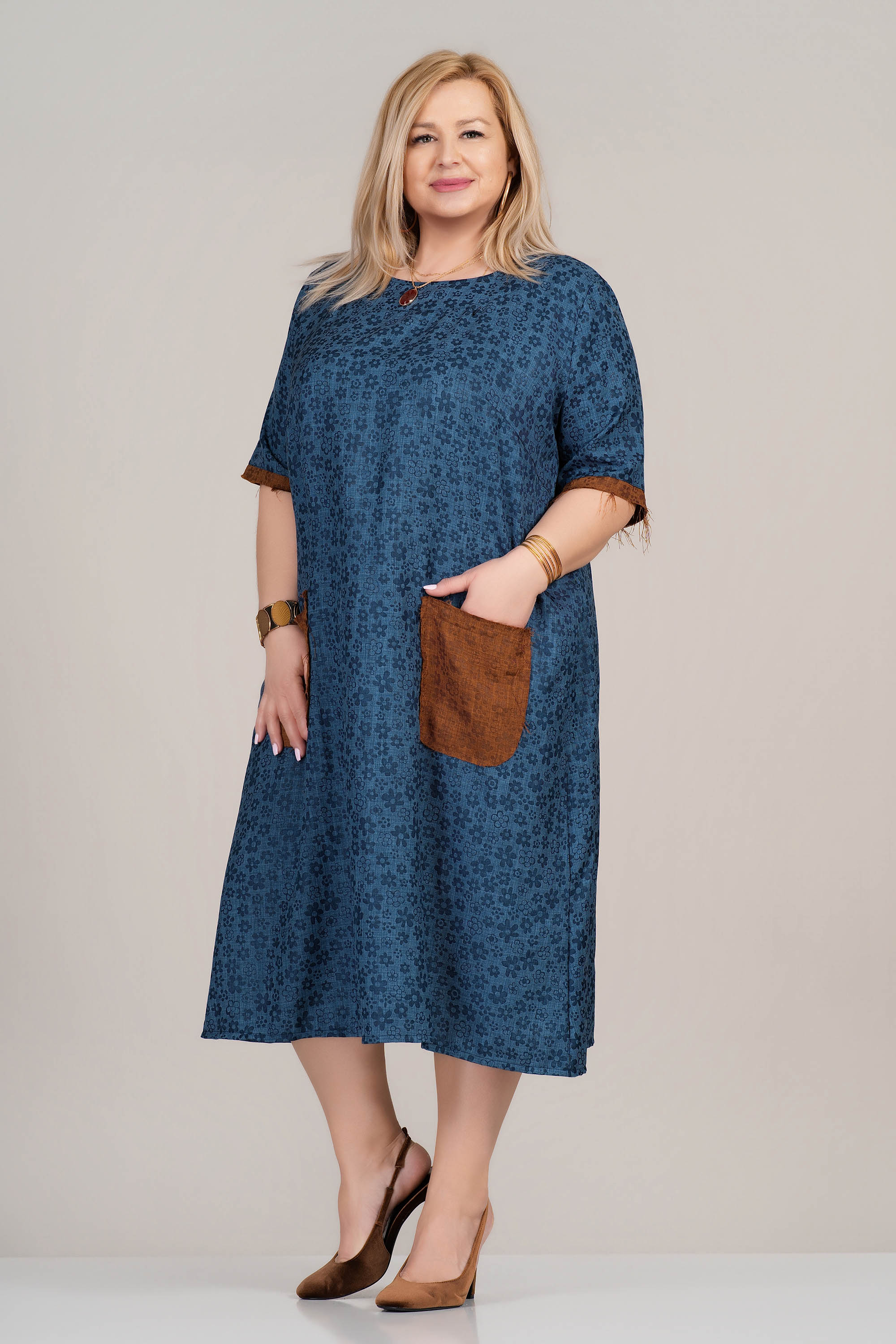 МАКСИ рокля в синьо с флорален принт и кафяви джобове