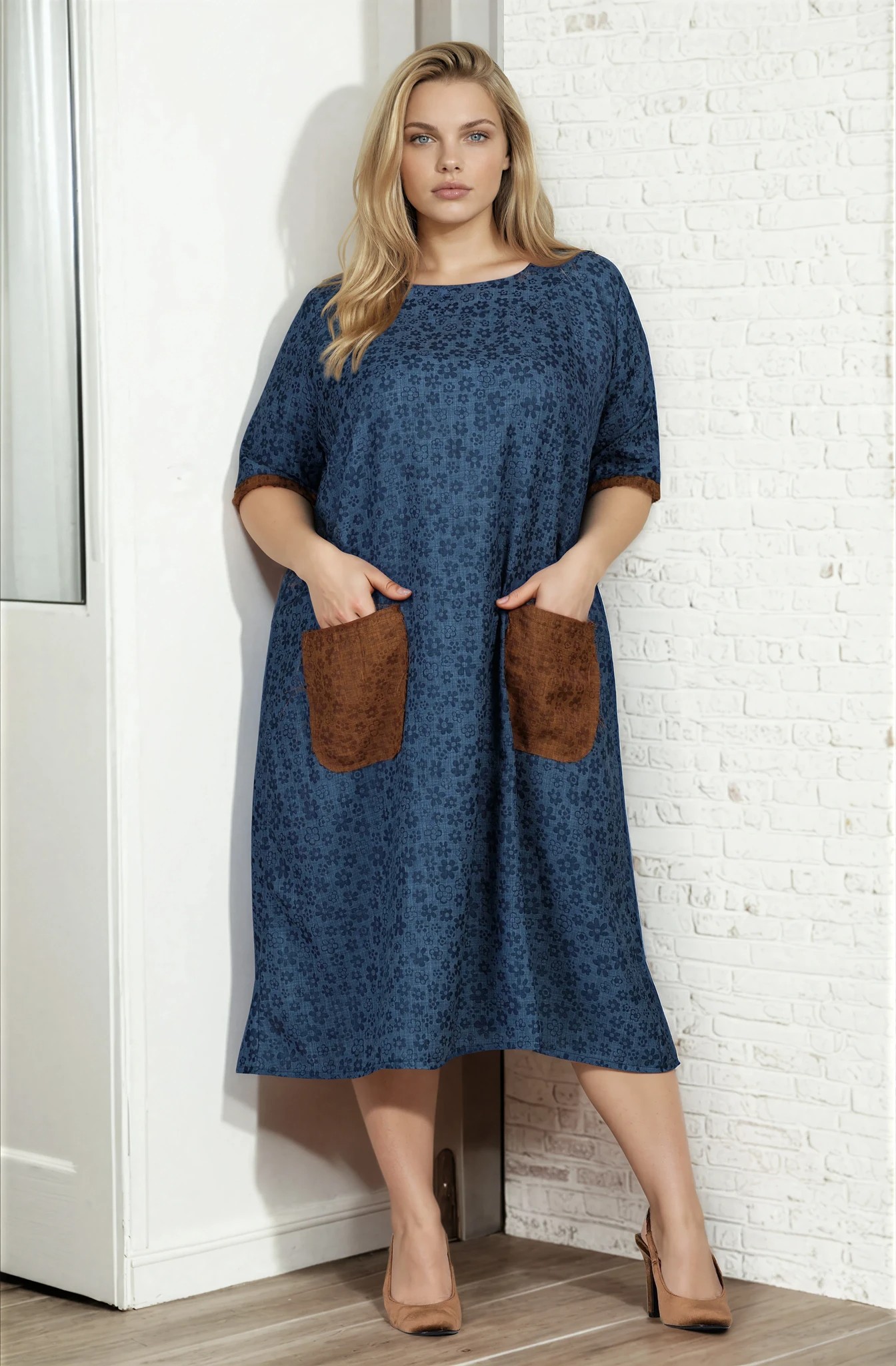 МАКСИ рокля в синьо с флорален принт и кафяви джобове