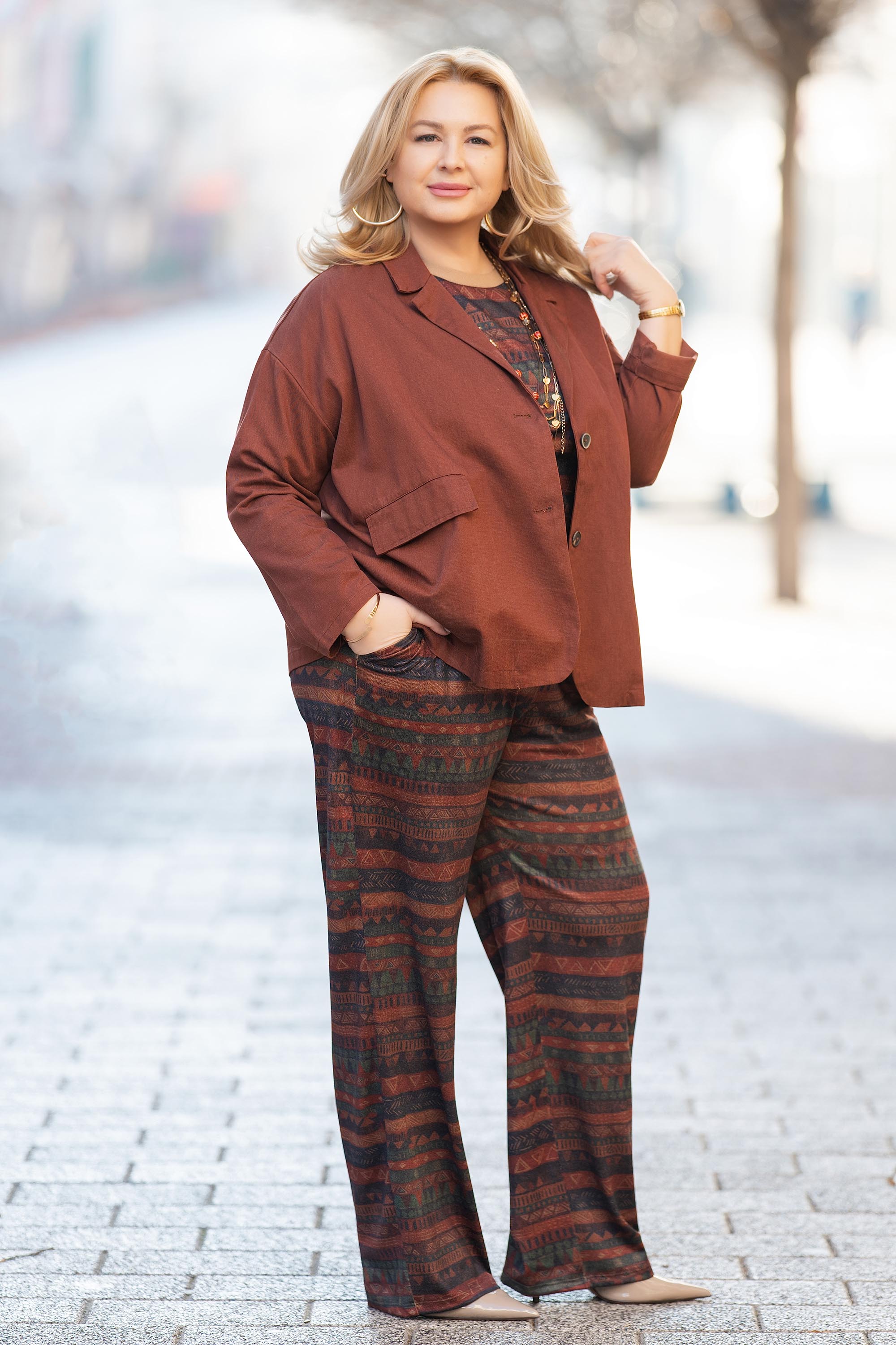 Макси сако в керемидено червено с капаци на джобовете