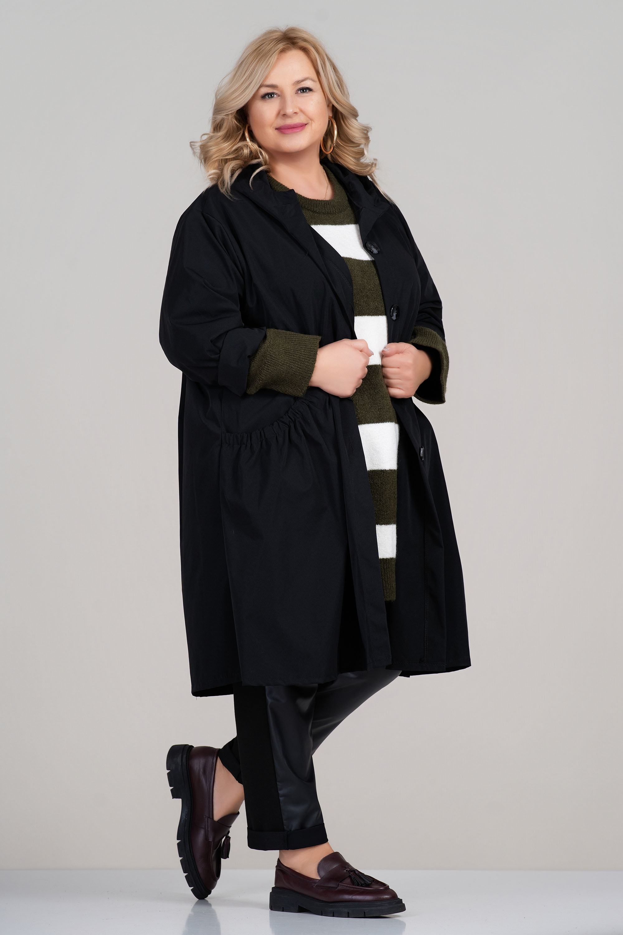 МАКСИ шлифер в черно с качулка и ластик на джобовете