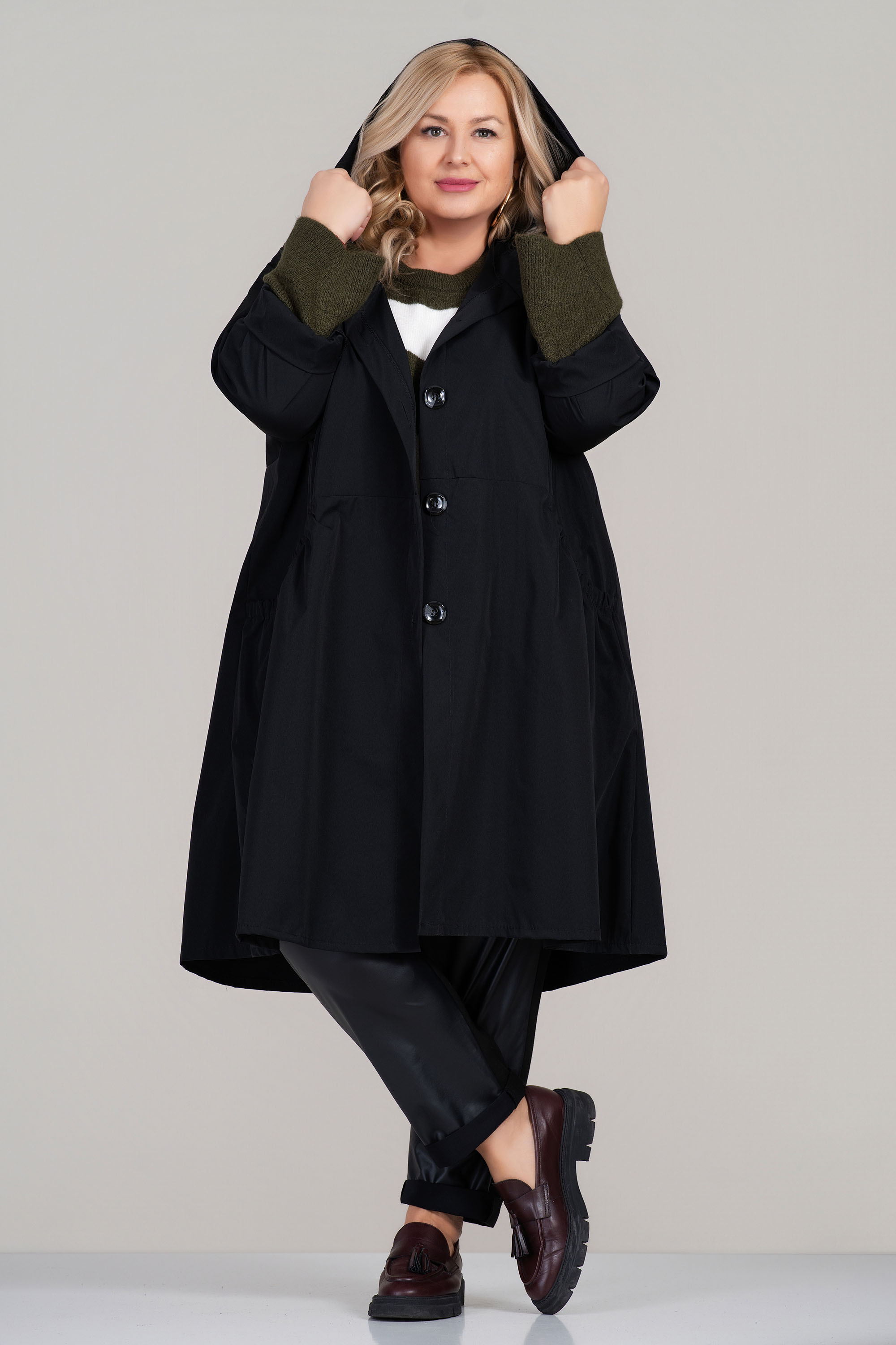 МАКСИ шлифер в черно с качулка и ластик на джобовете