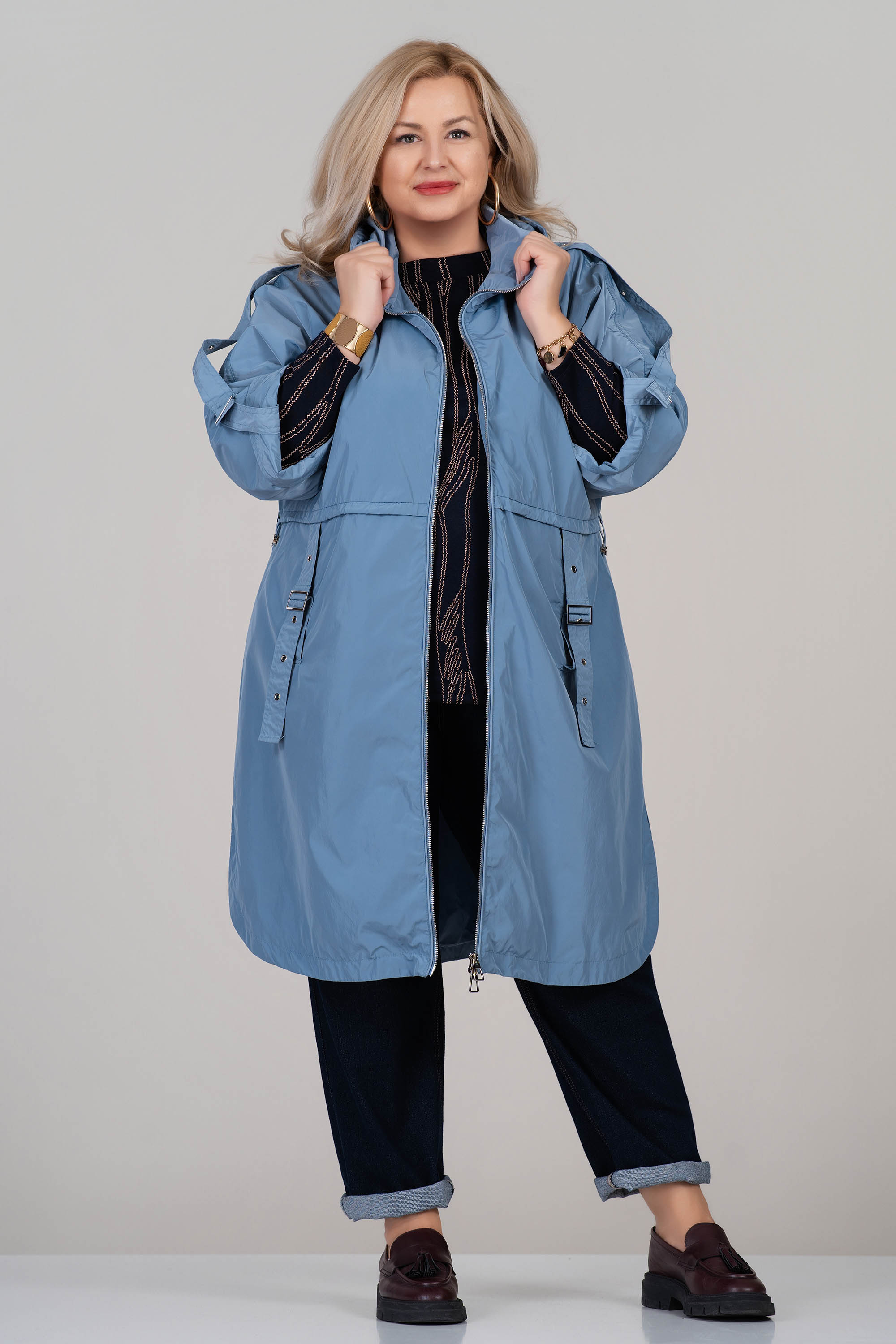 Макси шлифер в синьо с качулка, регулируеми ръкави и колан с тока