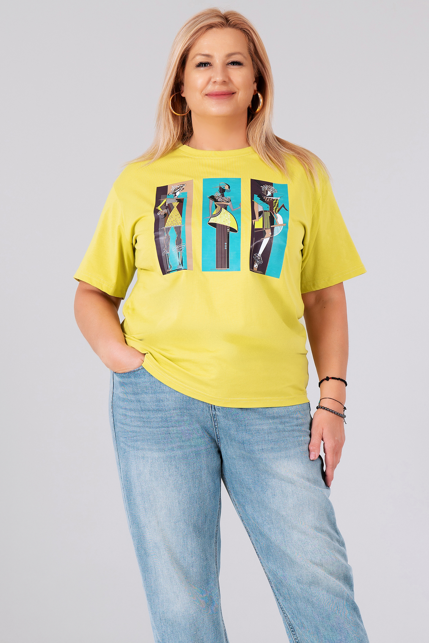МАКСИ тениска от памук в цвят лайм с щампа правоъгълници с жени