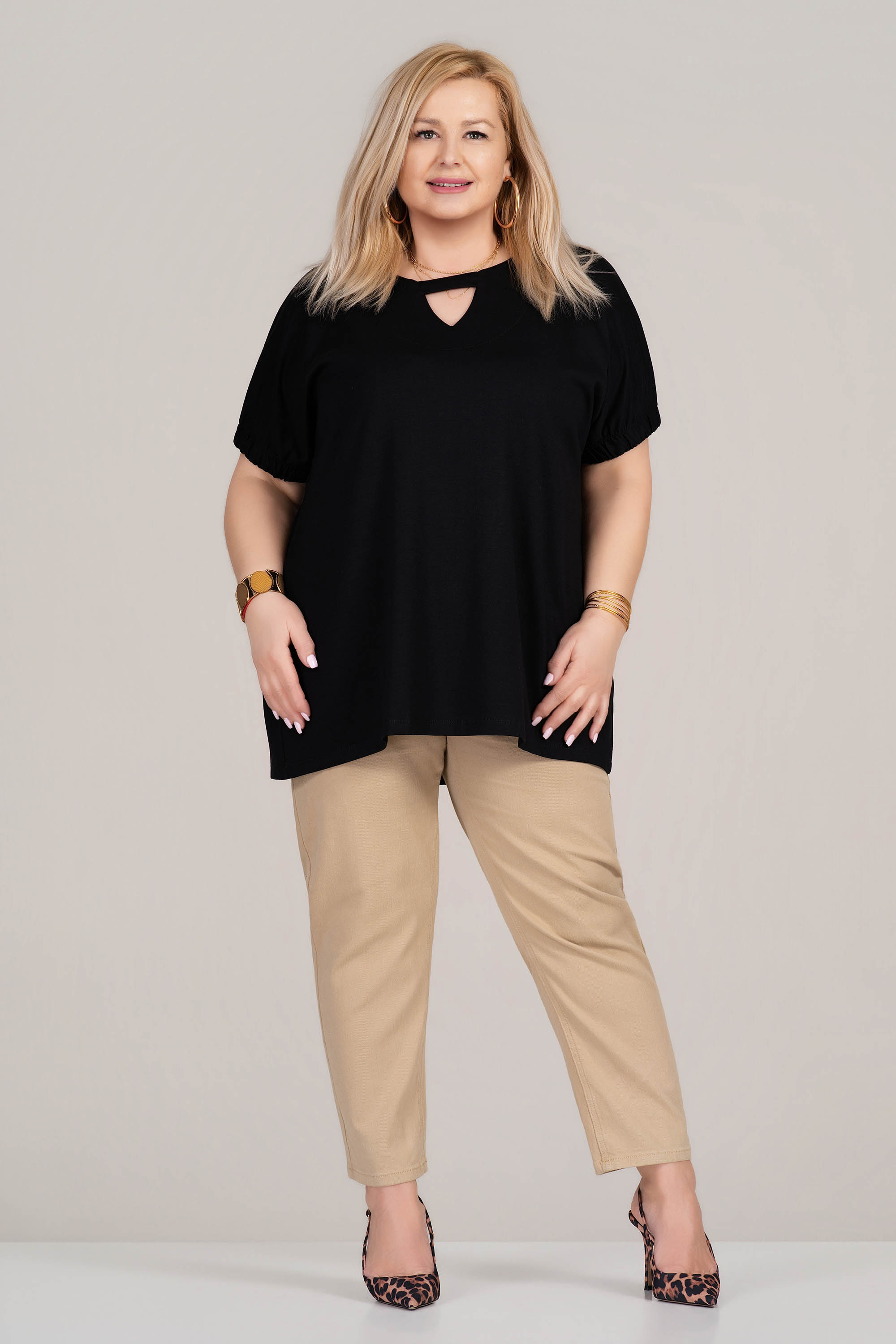 Макси туника от памук в черно със свободна кройка и V-образно деколте