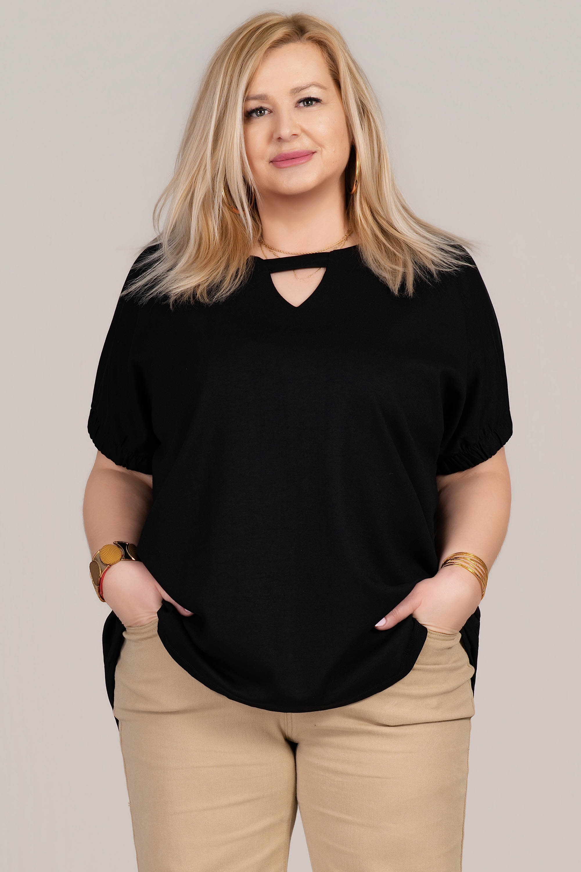 Макси туника от памук в черно със свободна кройка и V-образно деколте