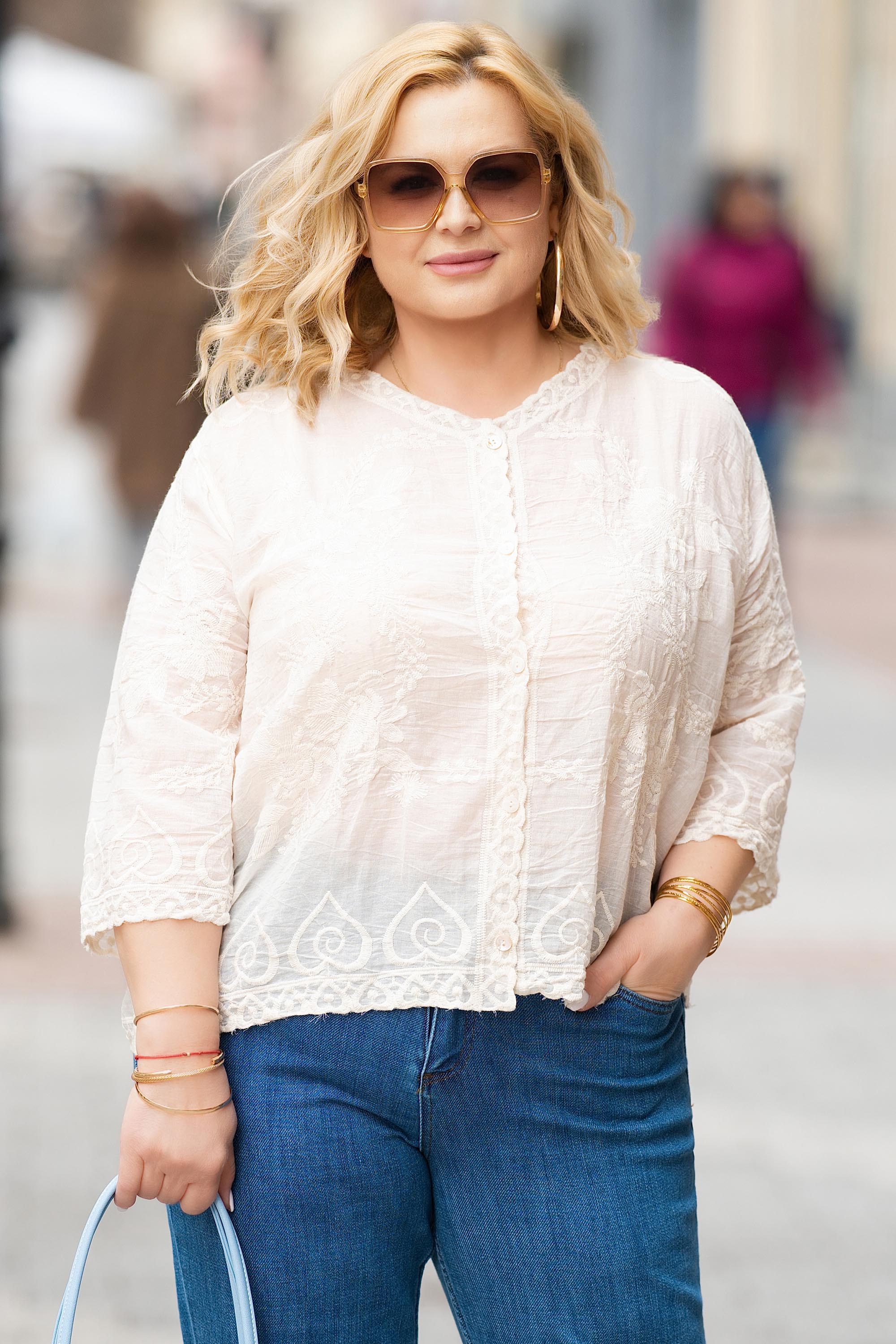 Макси туника от памук в цвят екрю с нежна бродерия