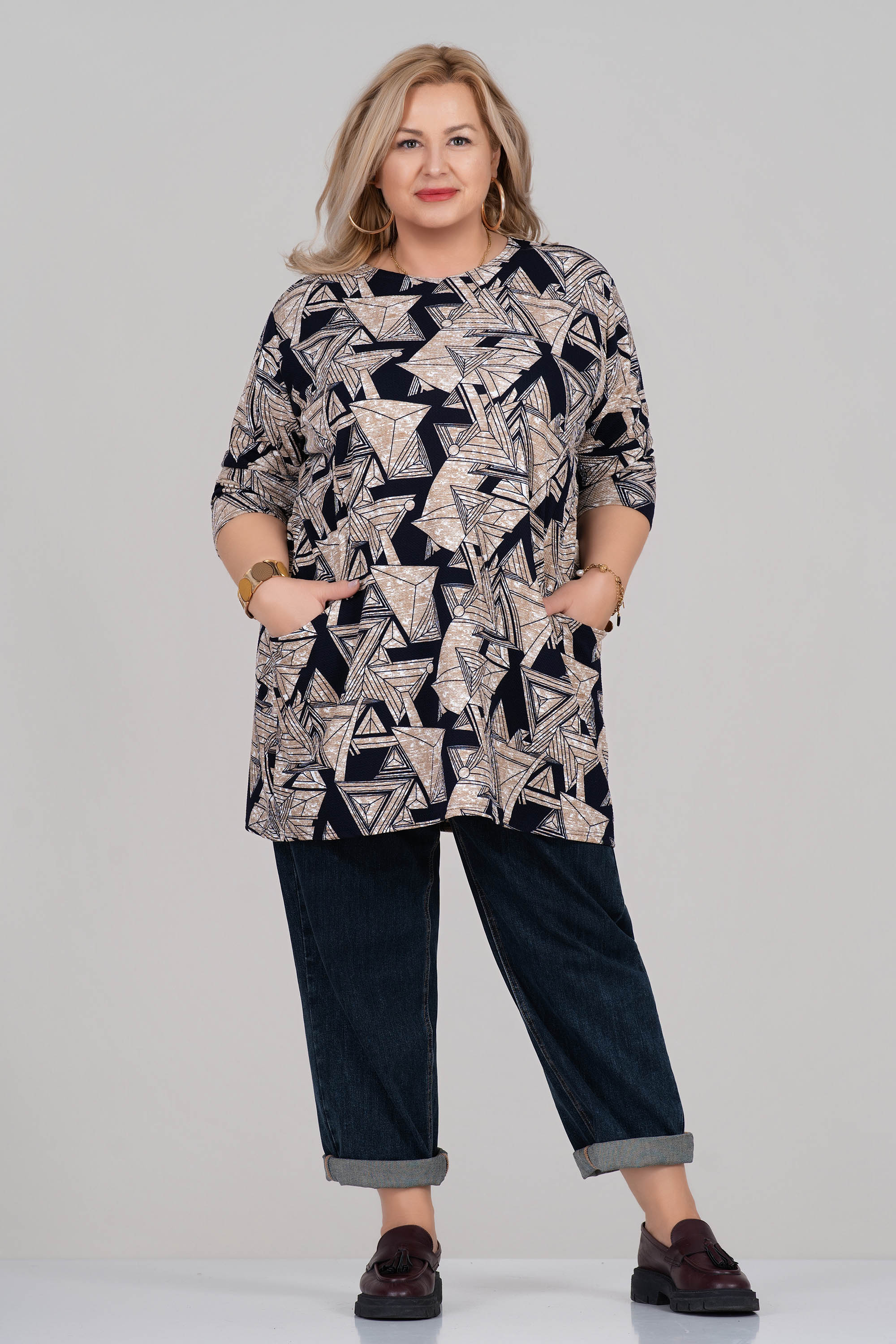 Макси туника в бежово със син геометричен принт